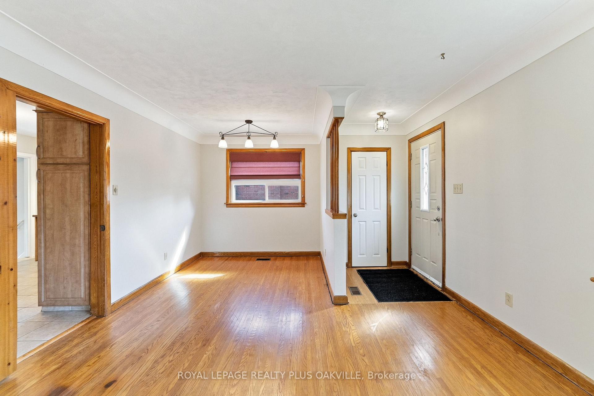 Photo 6 of 19 Endfield Avenue, Hamilton, Huntington — HOMEH