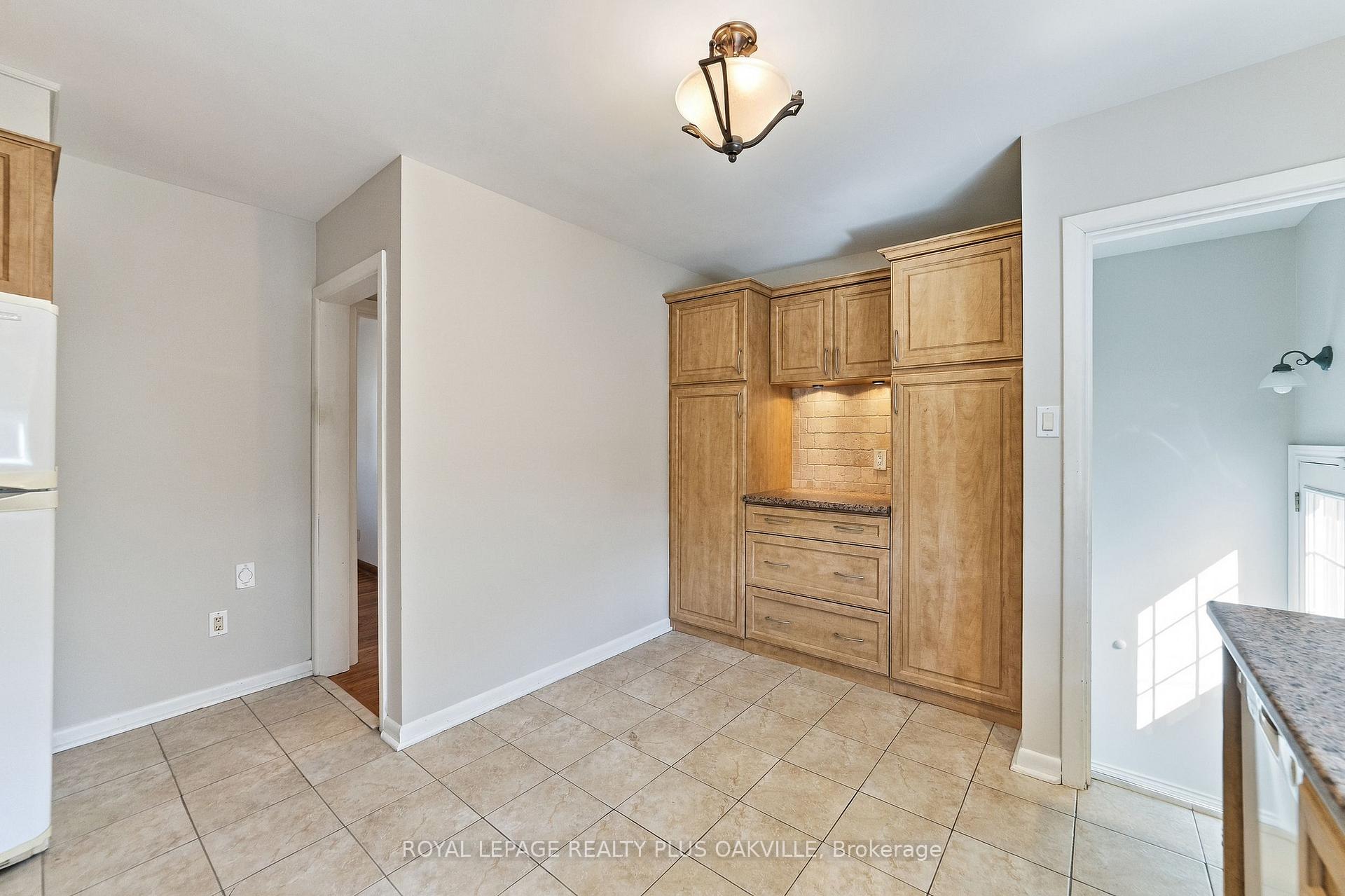 Photo 15 of 19 Endfield Avenue, Hamilton, Huntington — HOMEH