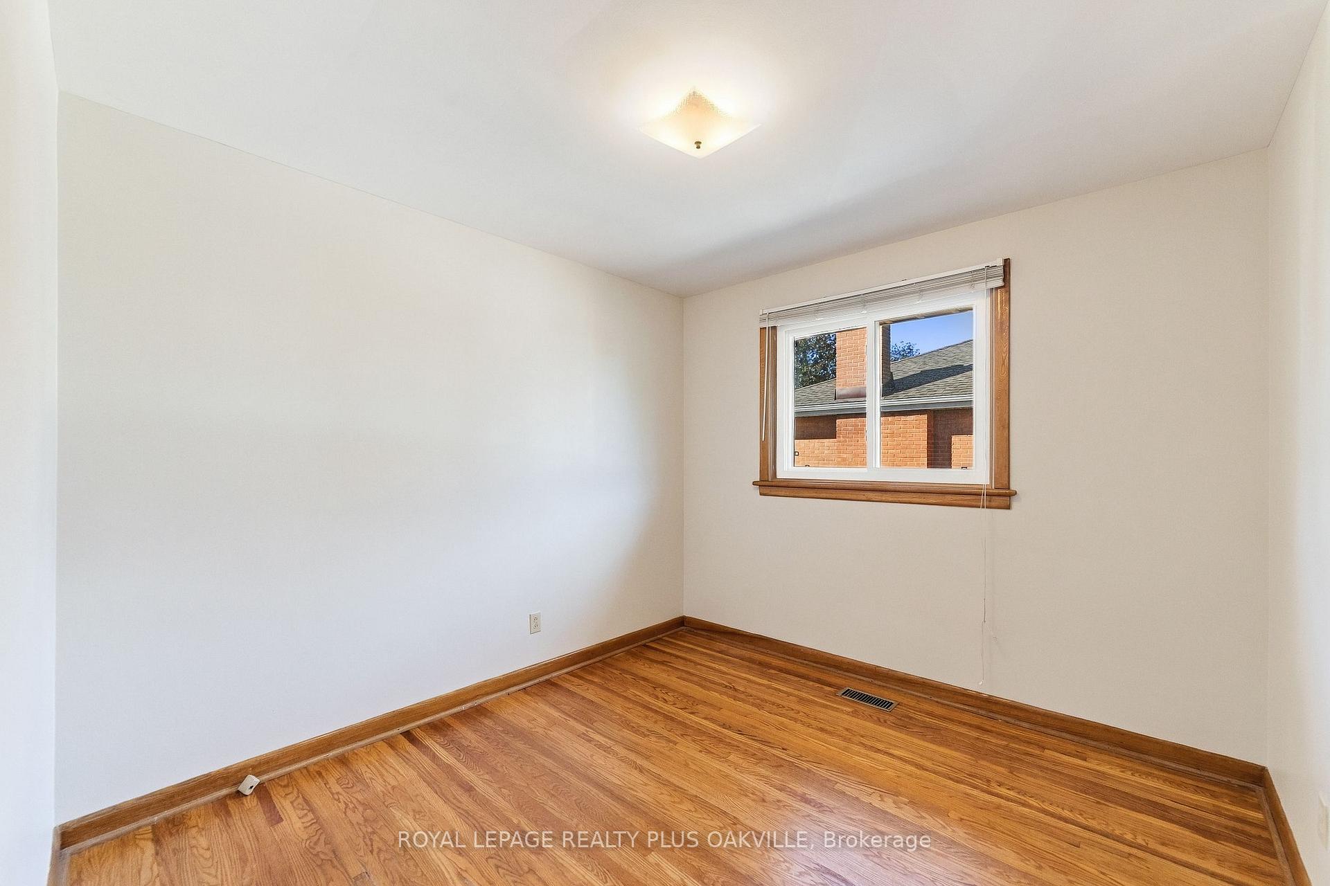 Photo 16 of 19 Endfield Avenue, Hamilton, Huntington — HOMEH