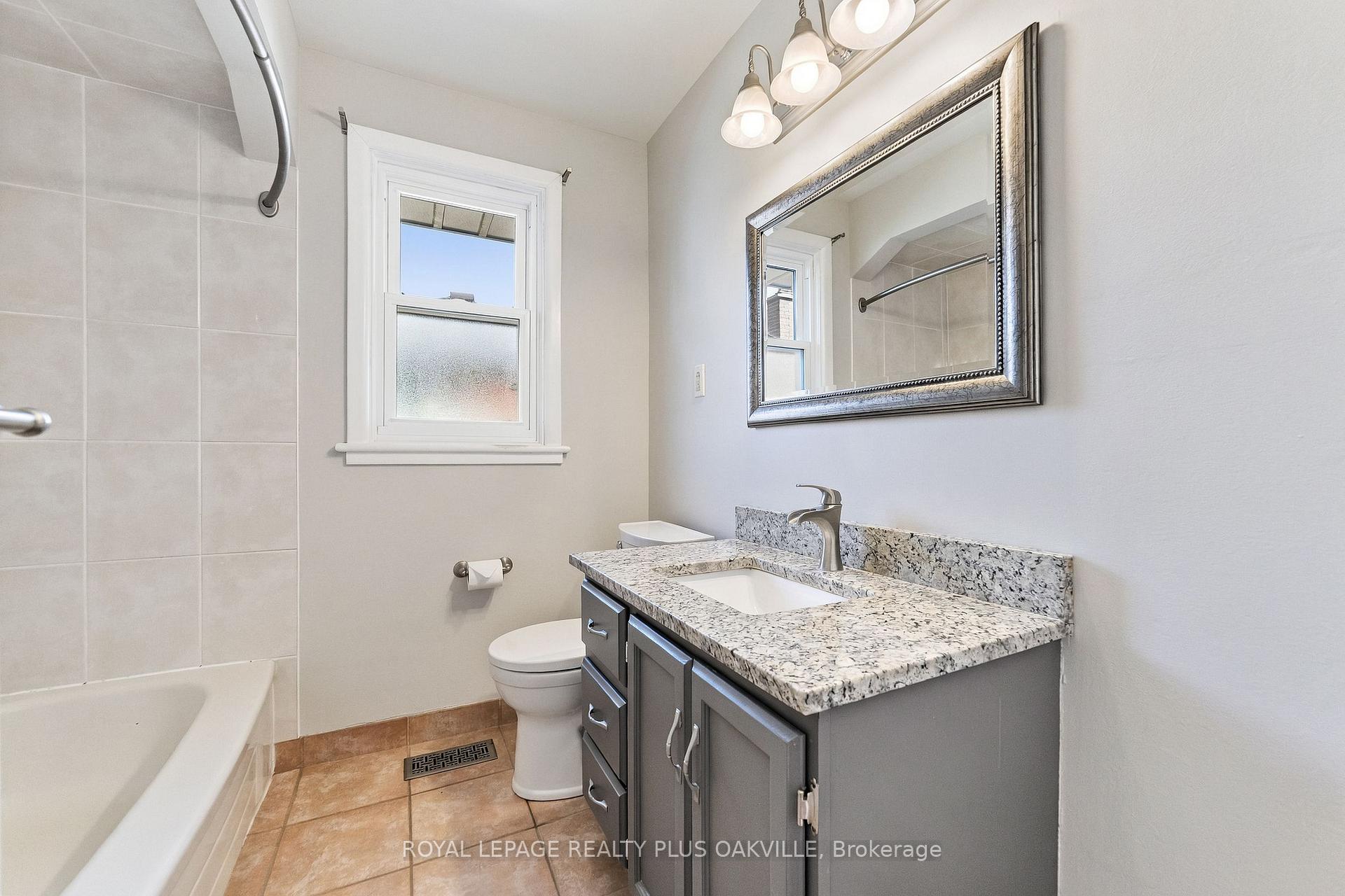 Photo 17 of 19 Endfield Avenue, Hamilton, Huntington — HOMEH
