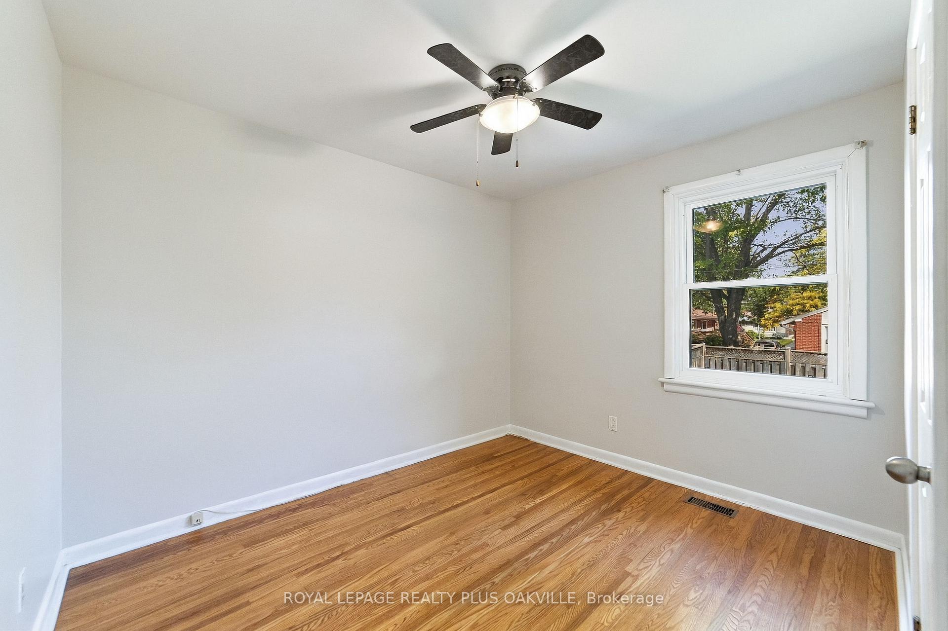 Photo 18 of 19 Endfield Avenue, Hamilton, Huntington — HOMEH