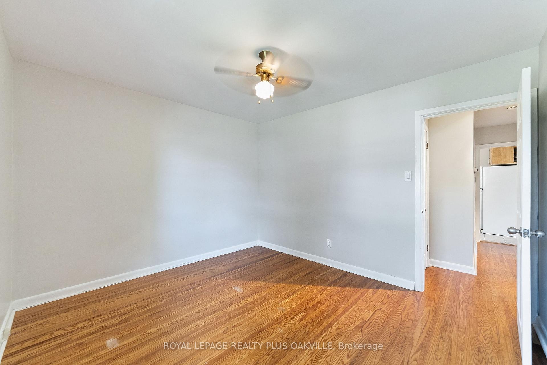 Photo 23 of 19 Endfield Avenue, Hamilton, Huntington — HOMEH