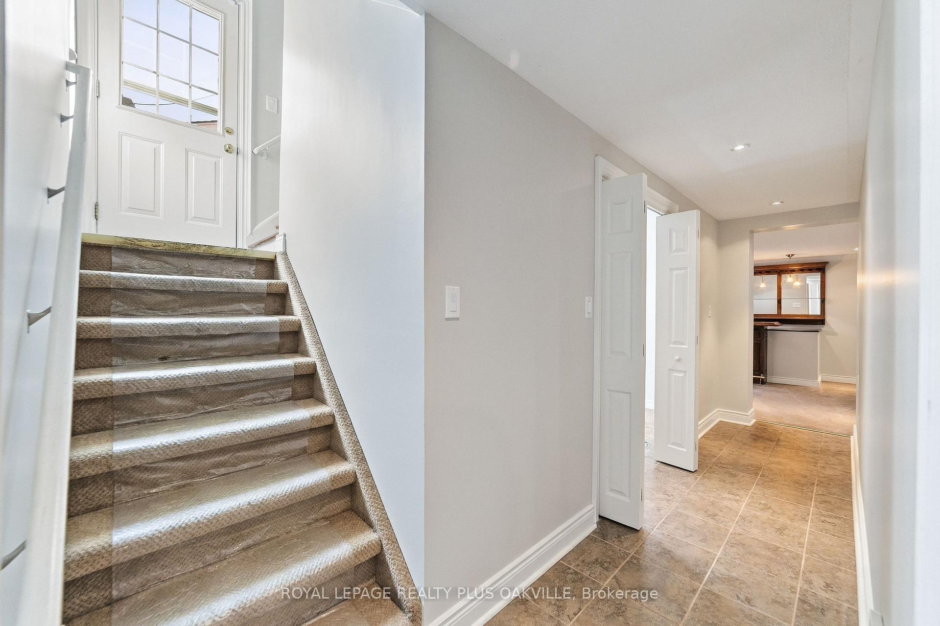 Photo 24 of 19 Endfield Avenue, Hamilton, Huntington — HOMEH