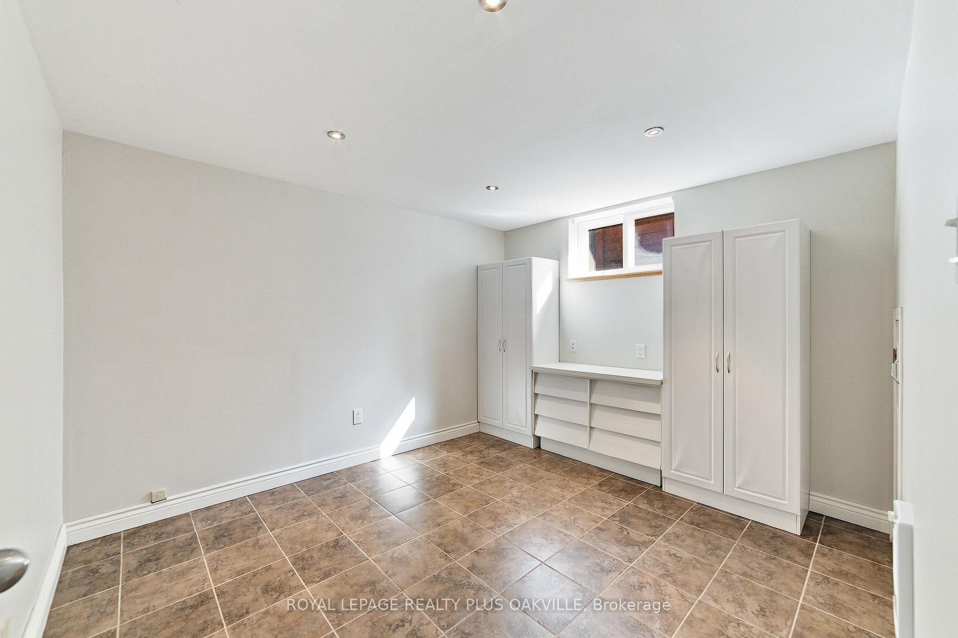 Photo 25 of 19 Endfield Avenue, Hamilton, Huntington — HOMEH