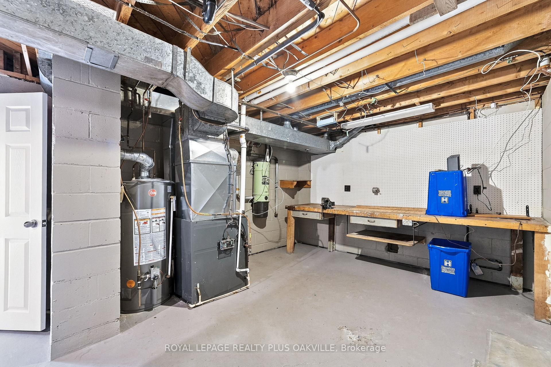 Photo 32 of 19 Endfield Avenue, Hamilton, Huntington — HOMEH