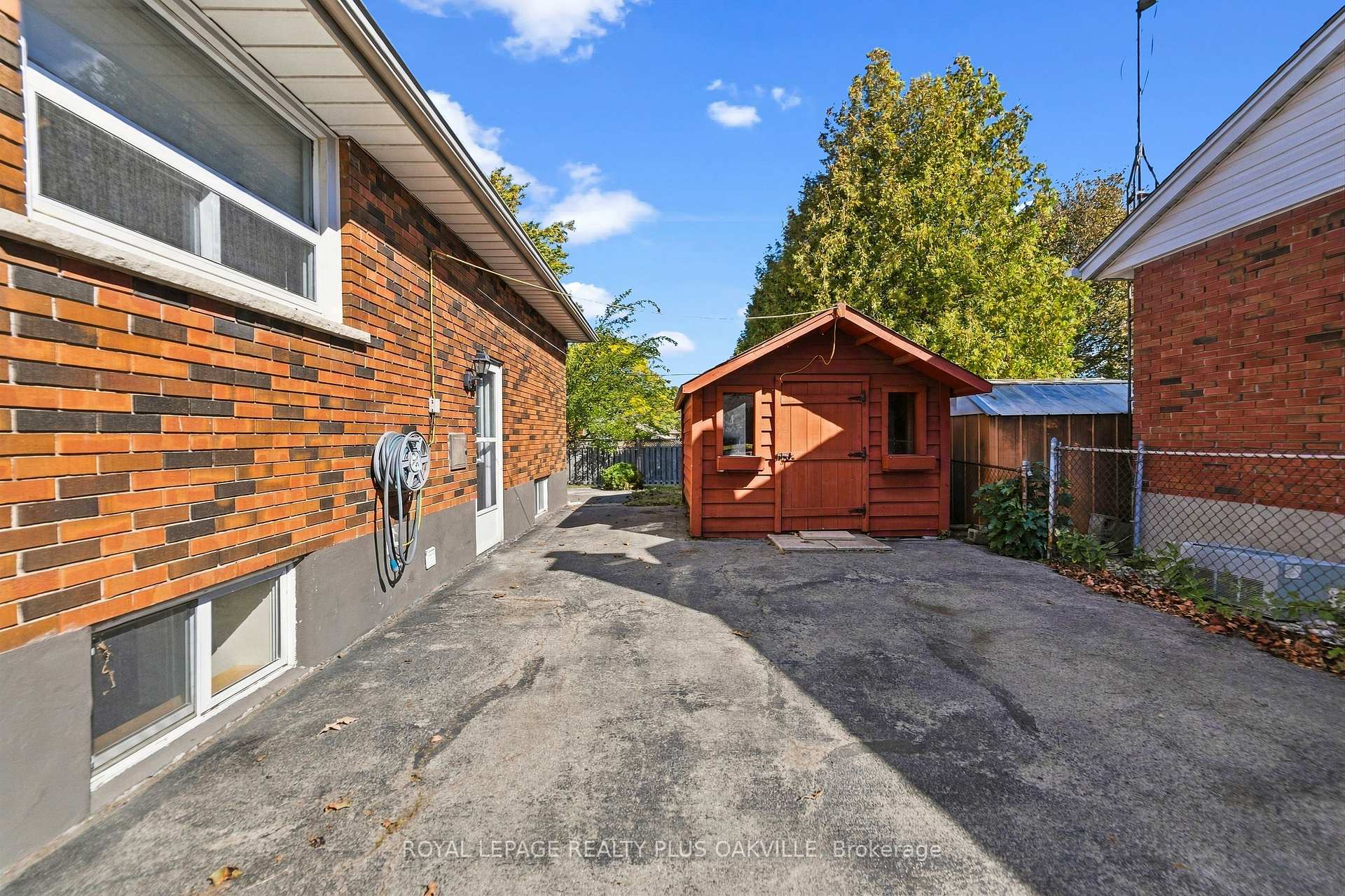 Photo 35 of 19 Endfield Avenue, Hamilton, Huntington — HOMEH