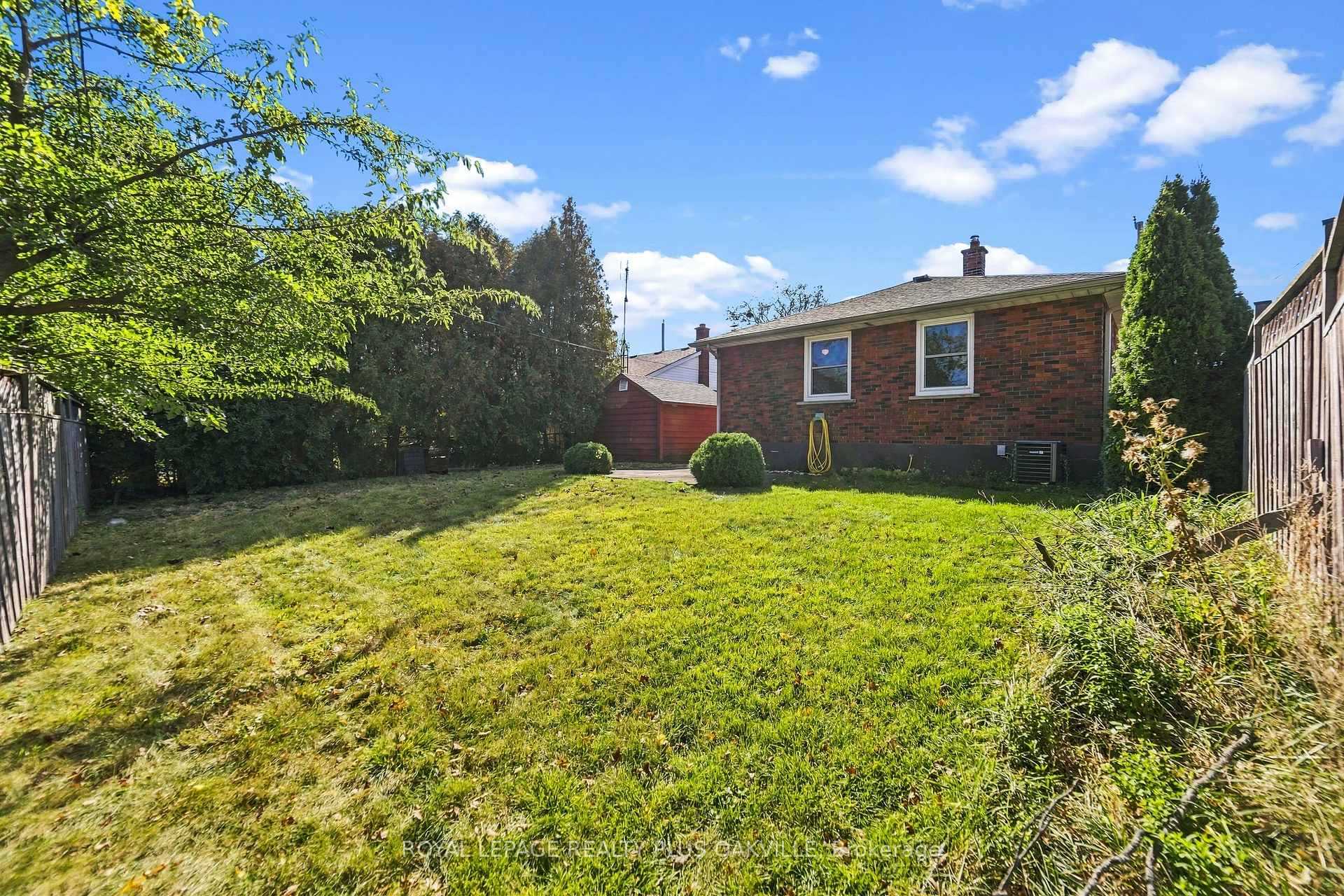 Photo 37 of 19 Endfield Avenue, Hamilton, Huntington — HOMEH