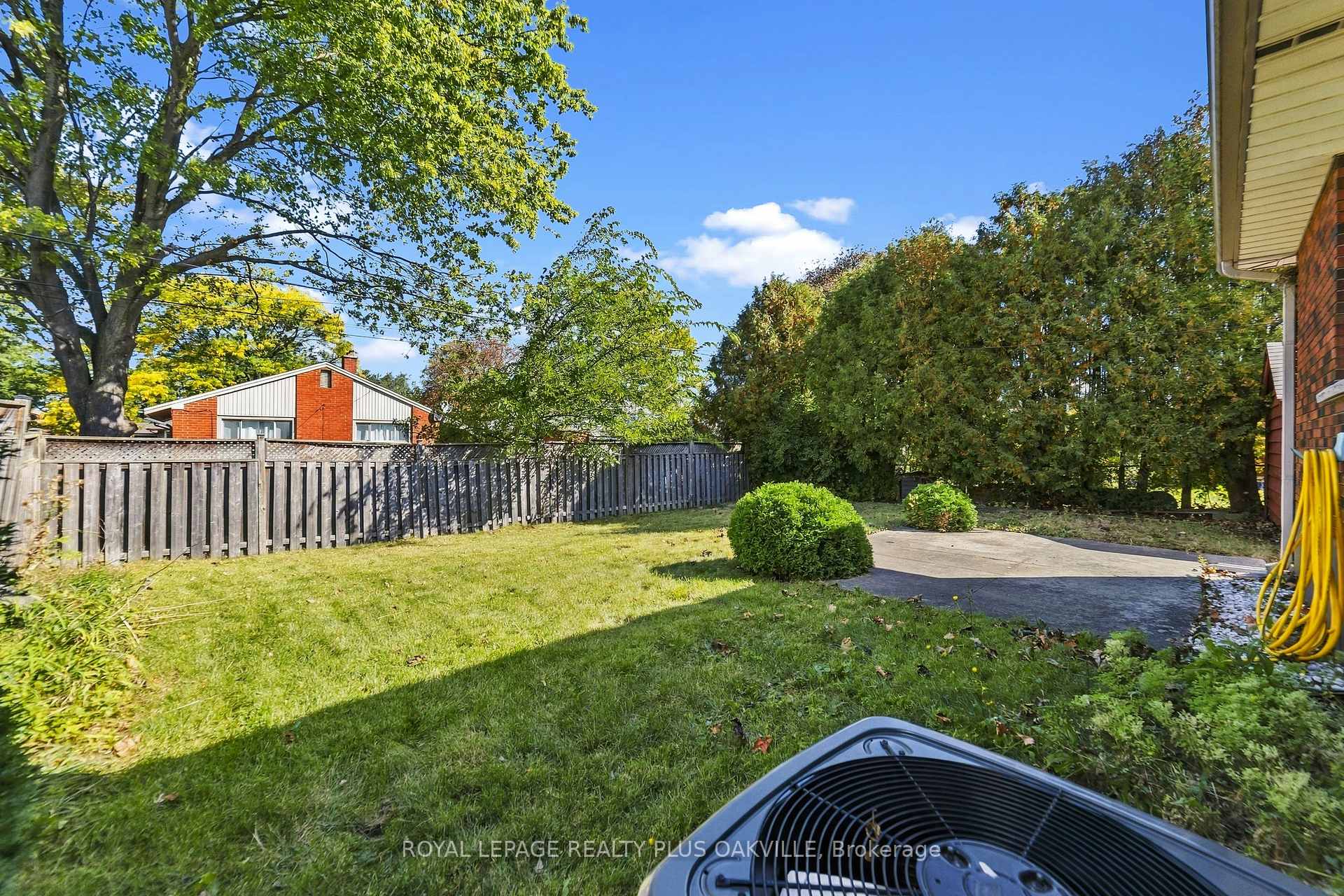 Photo 38 of 19 Endfield Avenue, Hamilton, Huntington — HOMEH