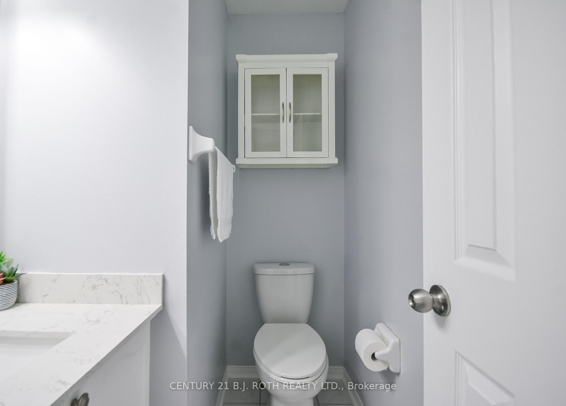 Photo 15 of 17 Crompton Drive, Barrie, Little Lake — HOMEH