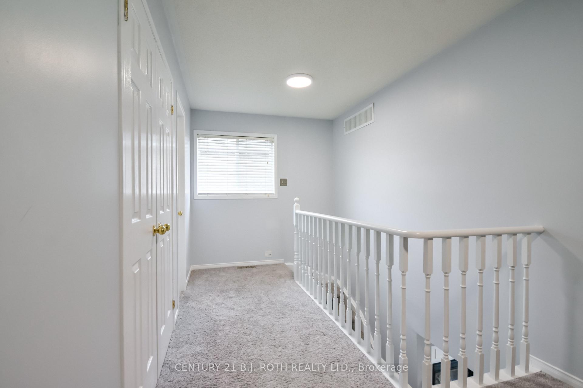 Photo 16 of 17 Crompton Drive, Barrie, Little Lake — HOMEH