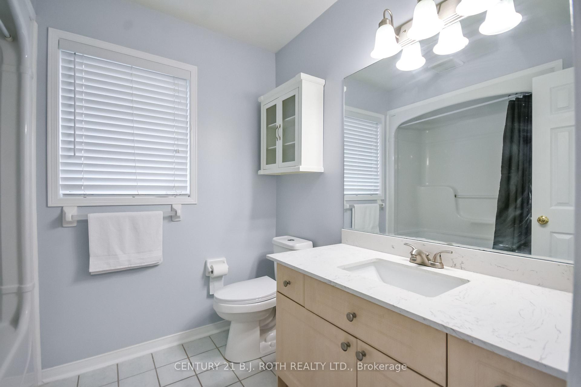 Photo 21 of 17 Crompton Drive, Barrie, Little Lake — HOMEH