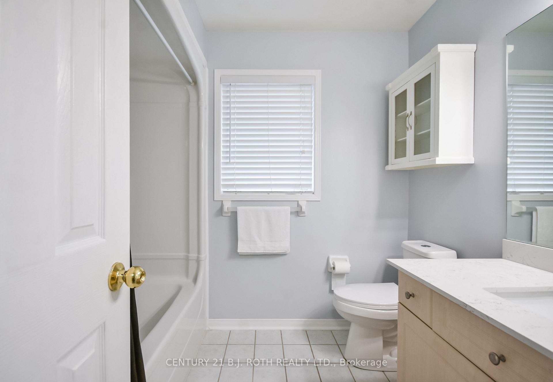 Photo 22 of 17 Crompton Drive, Barrie, Little Lake — HOMEH