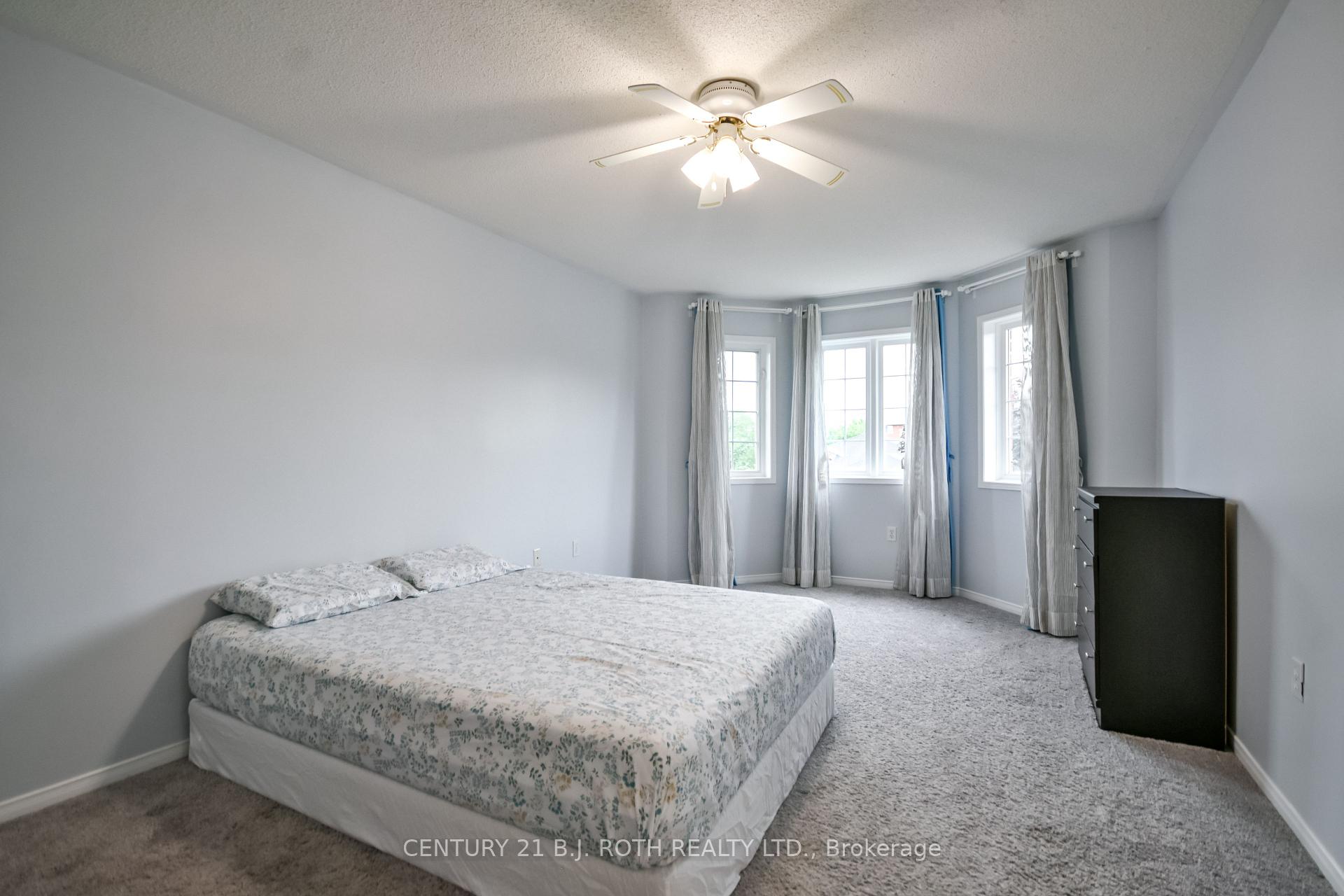 Photo 23 of 17 Crompton Drive, Barrie, Little Lake — HOMEH