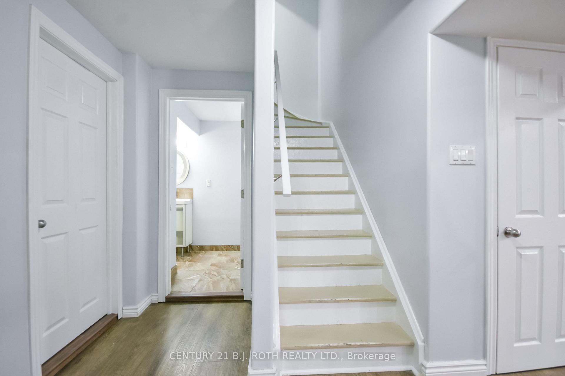 Photo 27 of 17 Crompton Drive, Barrie, Little Lake — HOMEH