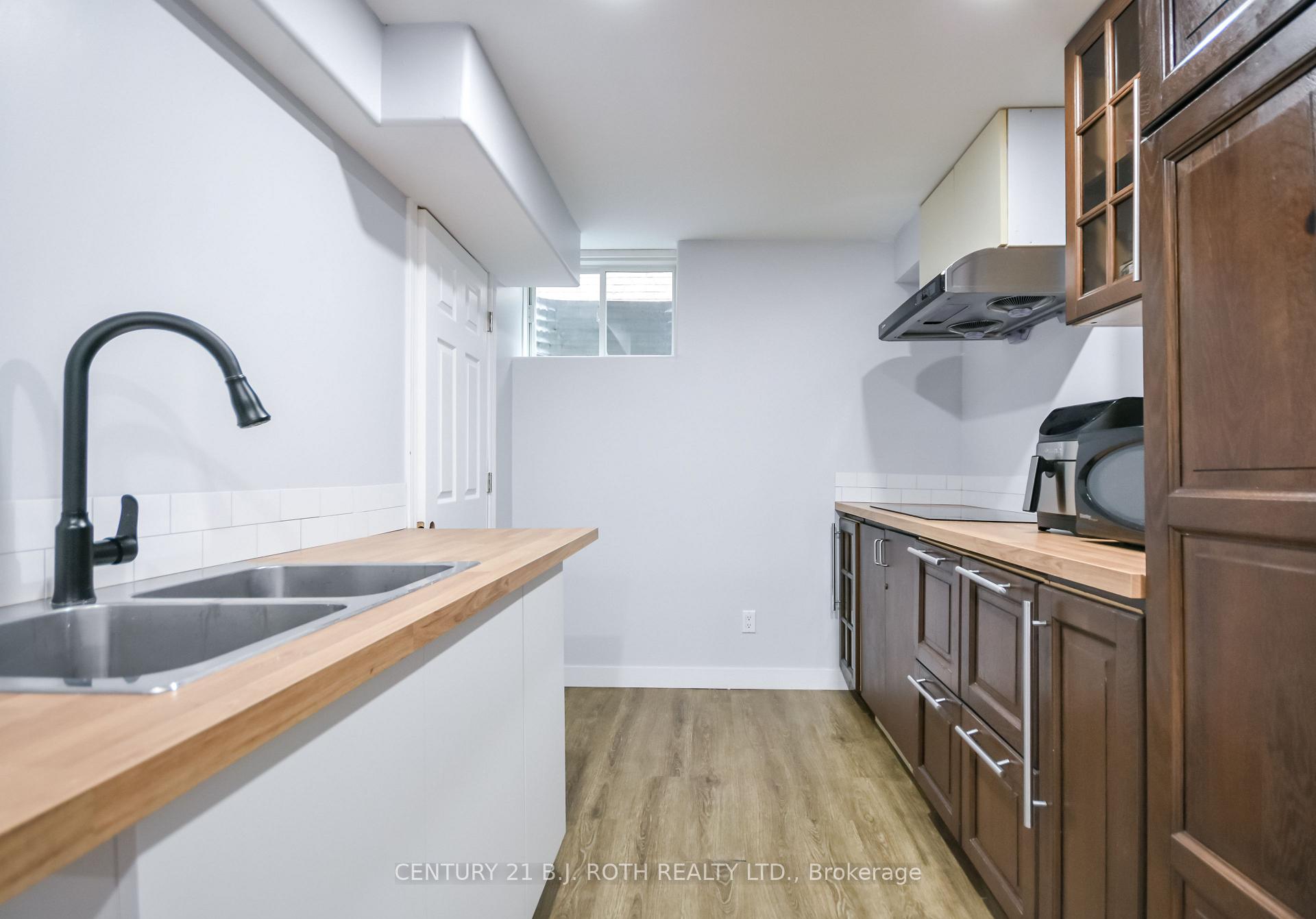 Photo 30 of 17 Crompton Drive, Barrie, Little Lake — HOMEH