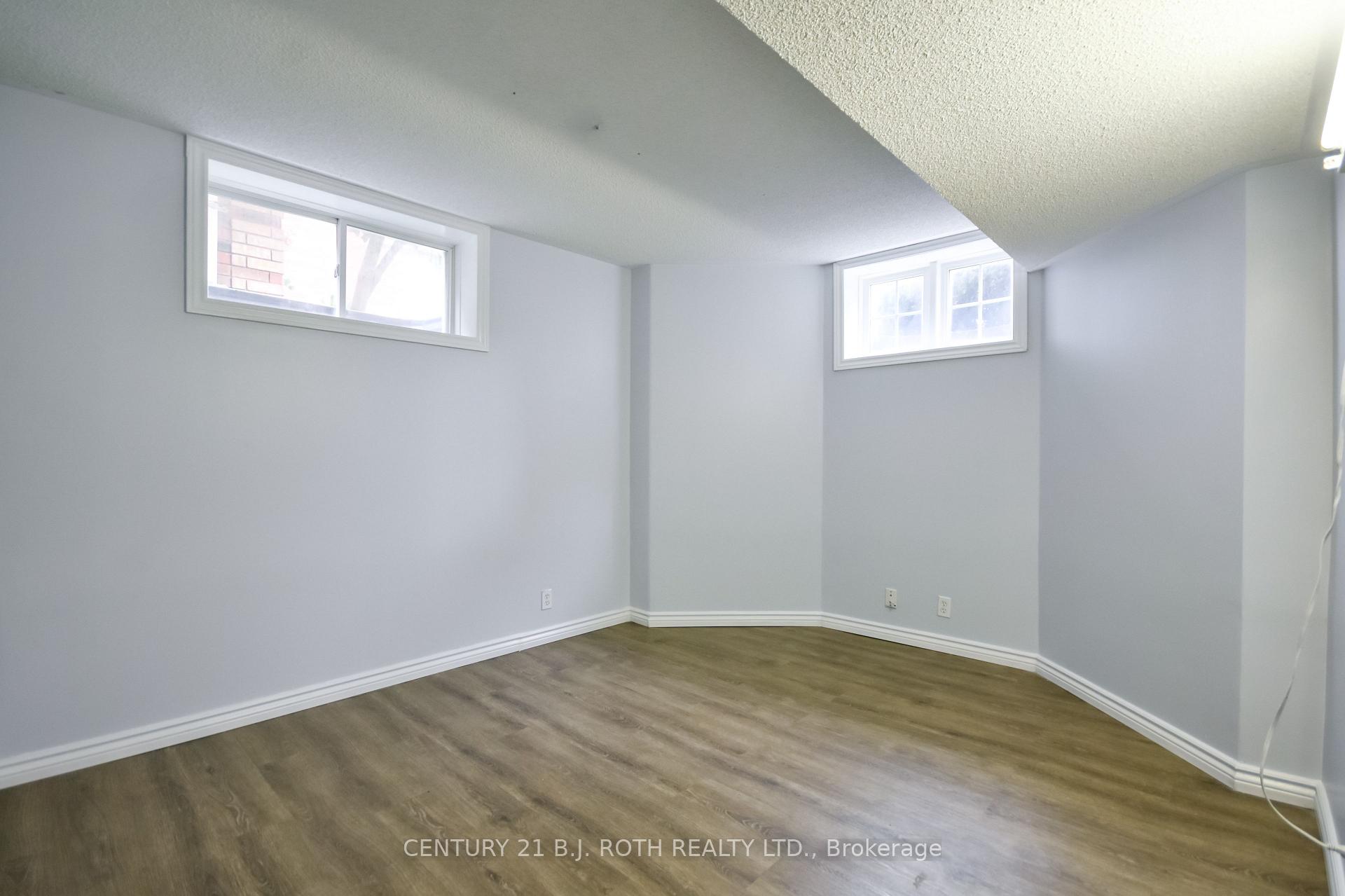 Photo 34 of 17 Crompton Drive, Barrie, Little Lake — HOMEH