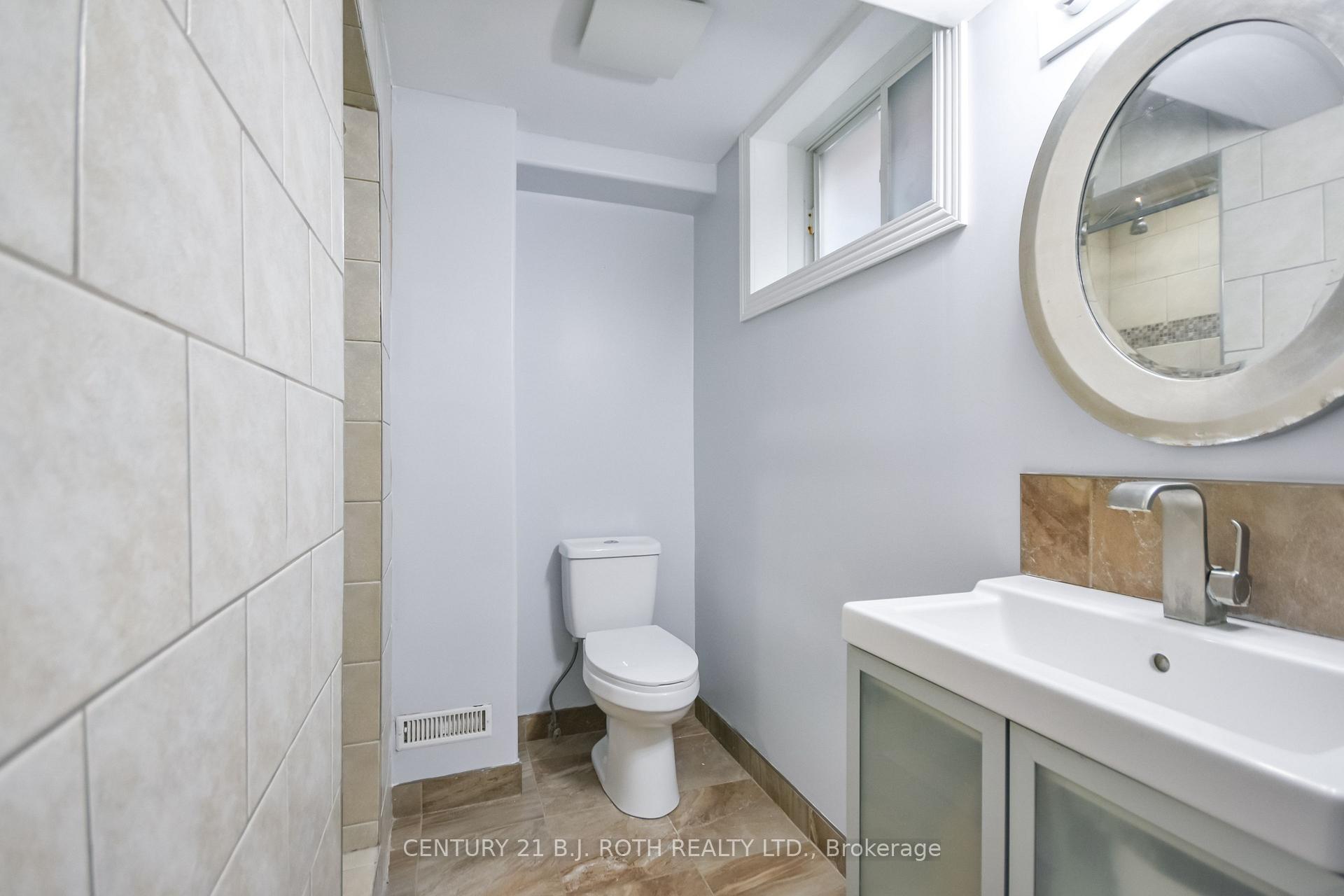 Photo 35 of 17 Crompton Drive, Barrie, Little Lake — HOMEH