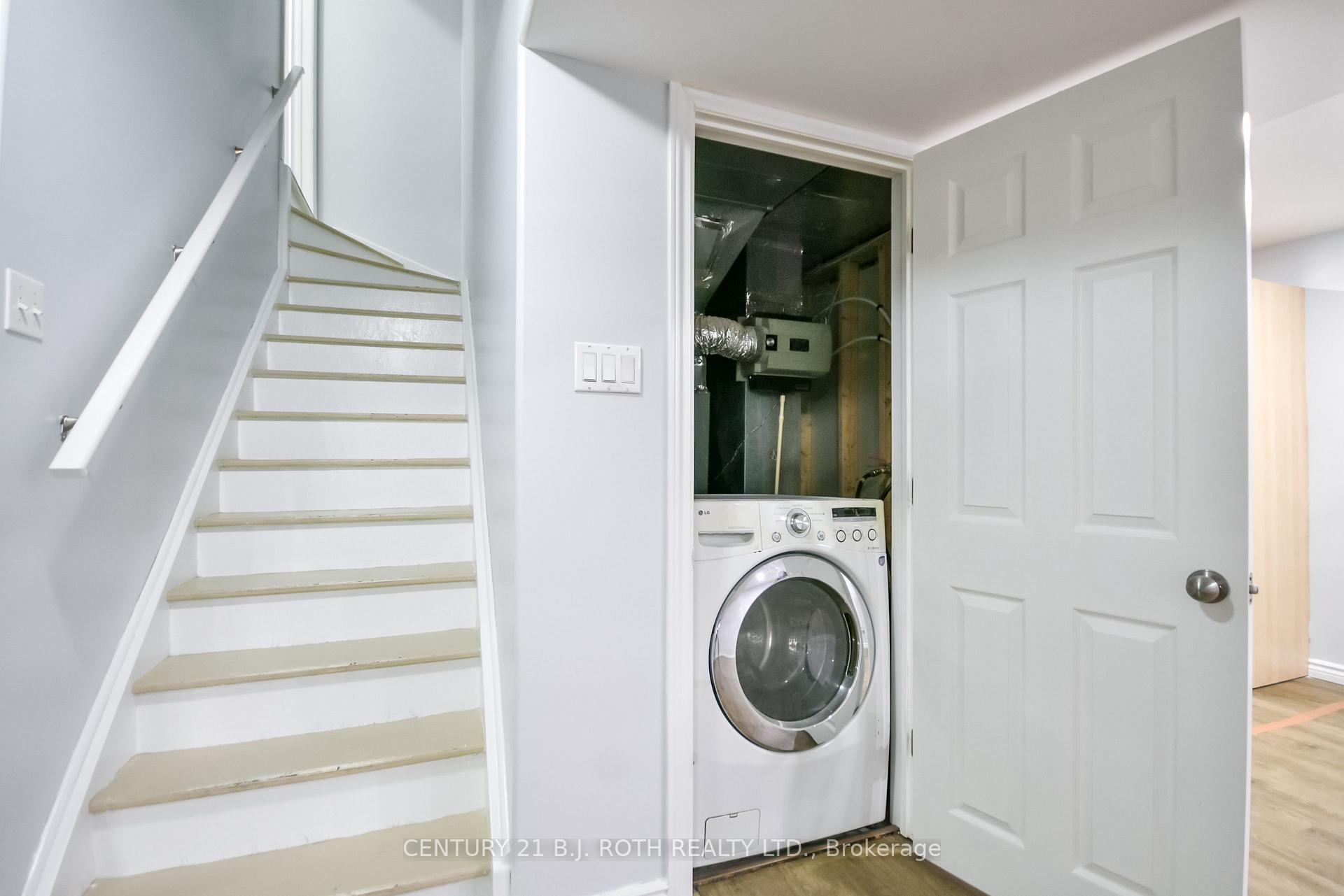 Photo 37 of 17 Crompton Drive, Barrie, Little Lake — HOMEH