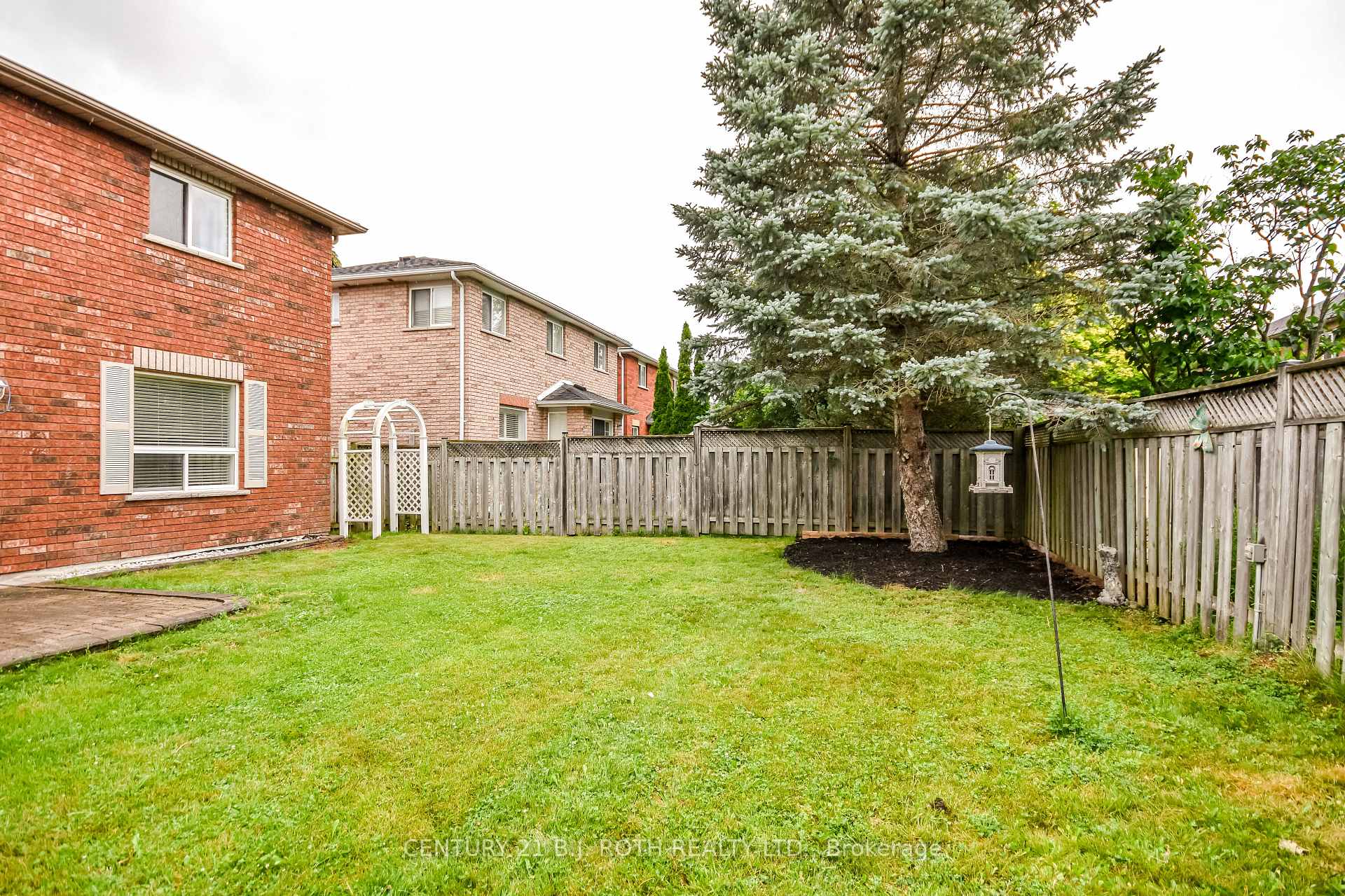 Photo 38 of 17 Crompton Drive, Barrie, Little Lake — HOMEH