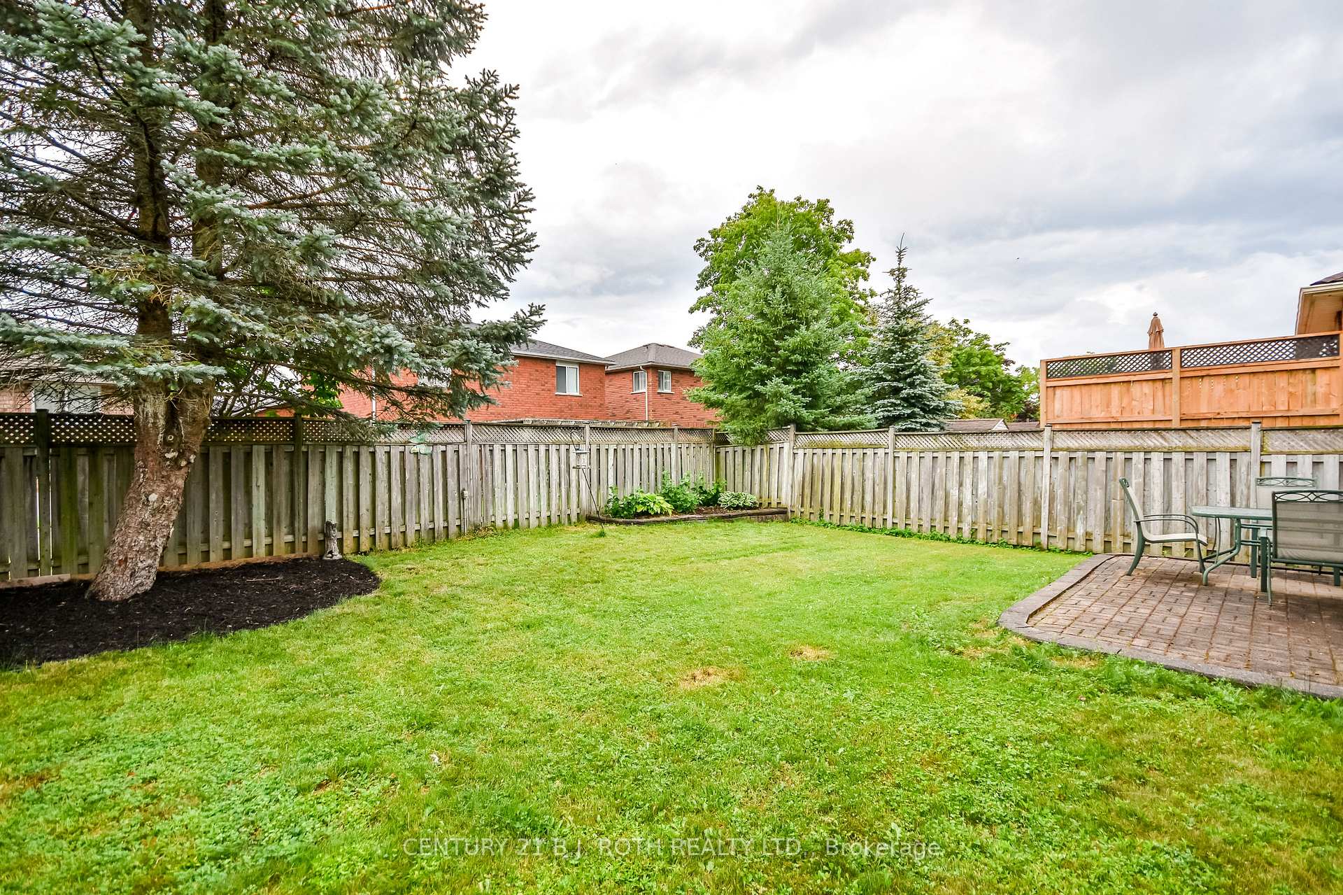 Photo 39 of 17 Crompton Drive, Barrie, Little Lake — HOMEH