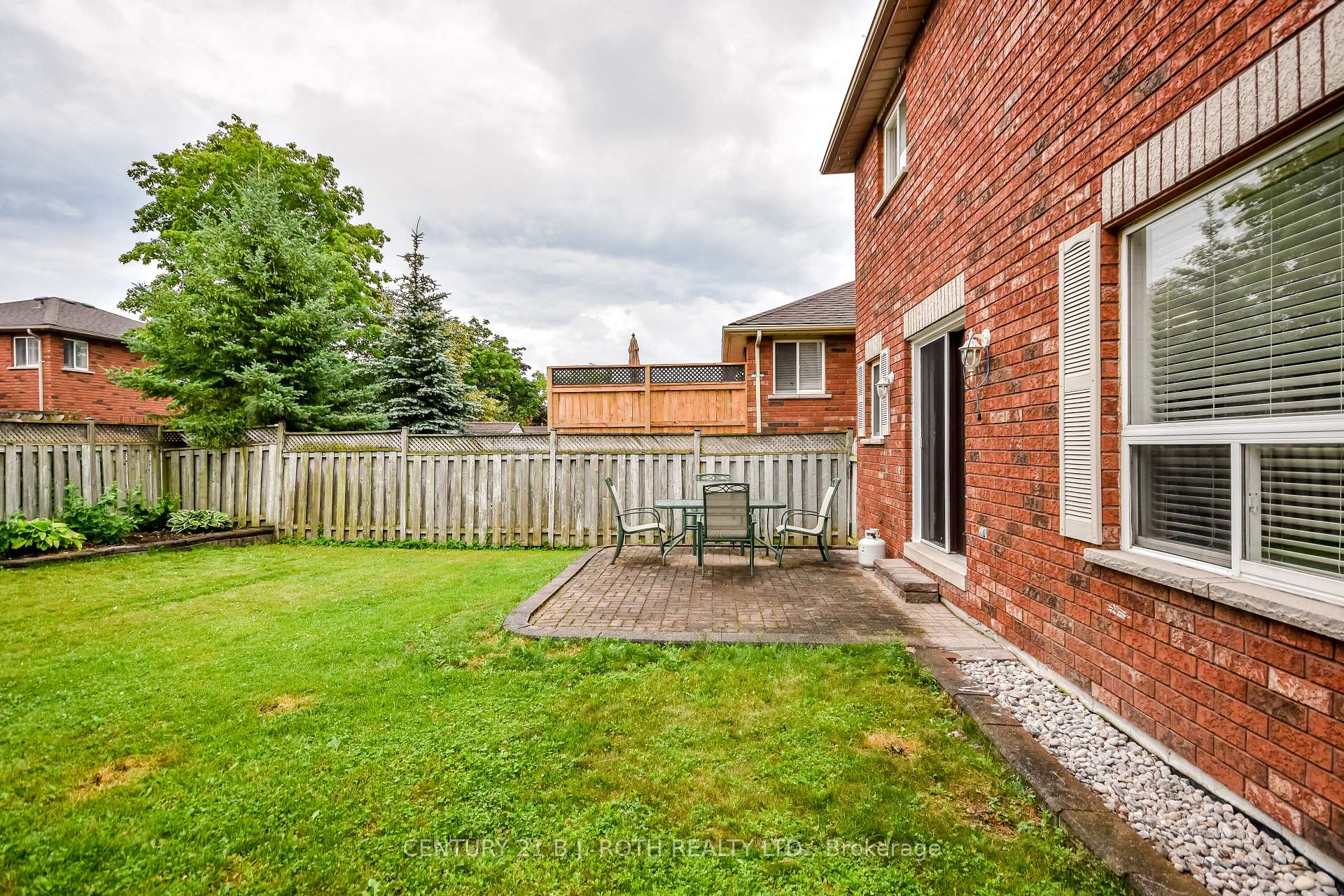 Photo 40 of 17 Crompton Drive, Barrie, Little Lake — HOMEH