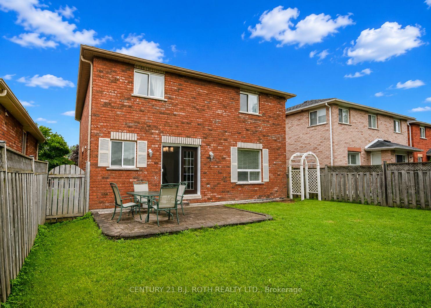 Photo 41 of 17 Crompton Drive, Barrie, Little Lake — HOMEH