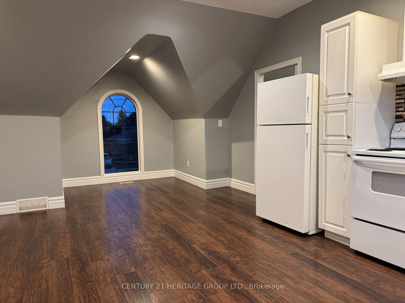 Photo 4 of Unit #3A, 166 Cedardale Avenue, Hamilton, Stoney Creek — HOMEH