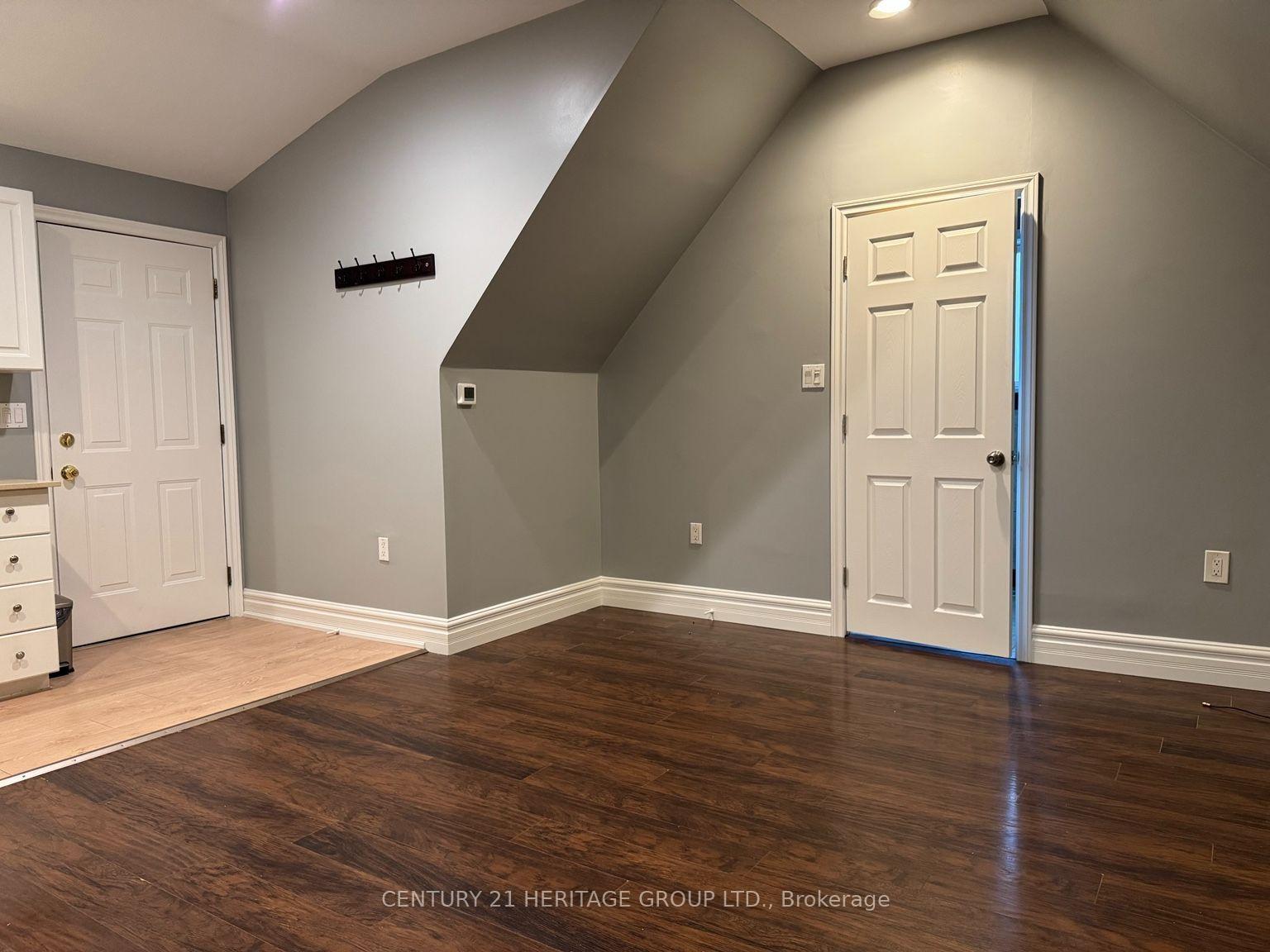 Photo 5 of Unit #3A, 166 Cedardale Avenue, Hamilton, Stoney Creek — HOMEH