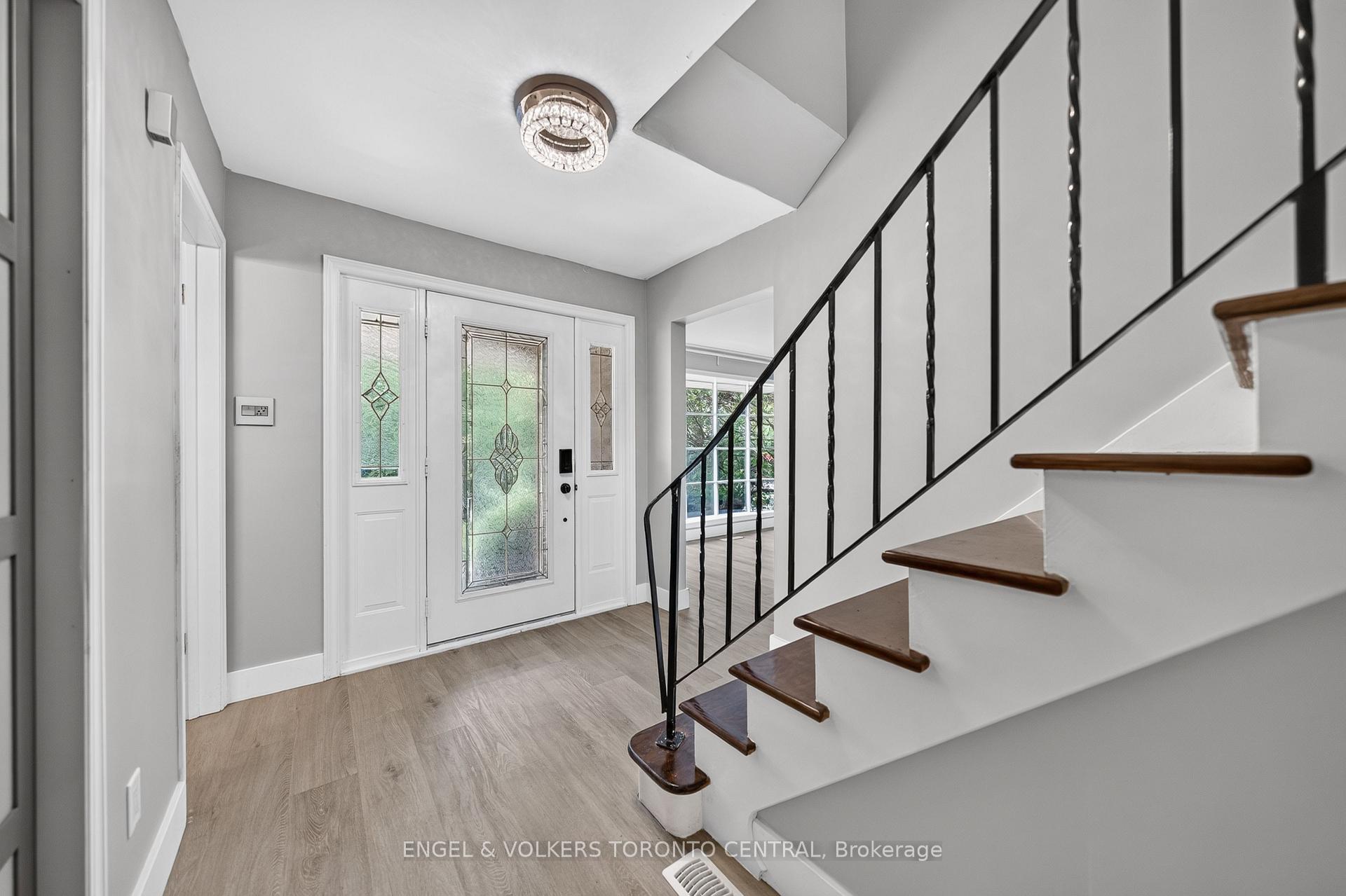 Photo 4 of 256 Shakespeare Drive, Waterloo, Beechwood — HOMEH