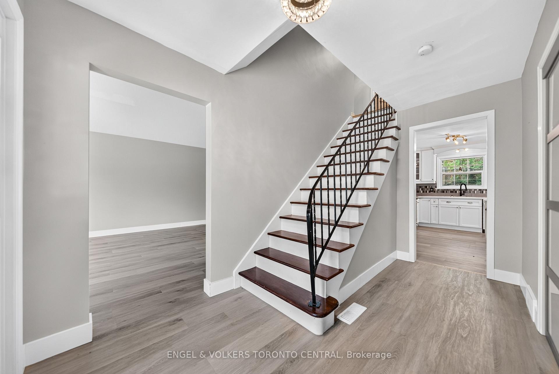 Photo 5 of 256 Shakespeare Drive, Waterloo, Beechwood — HOMEH