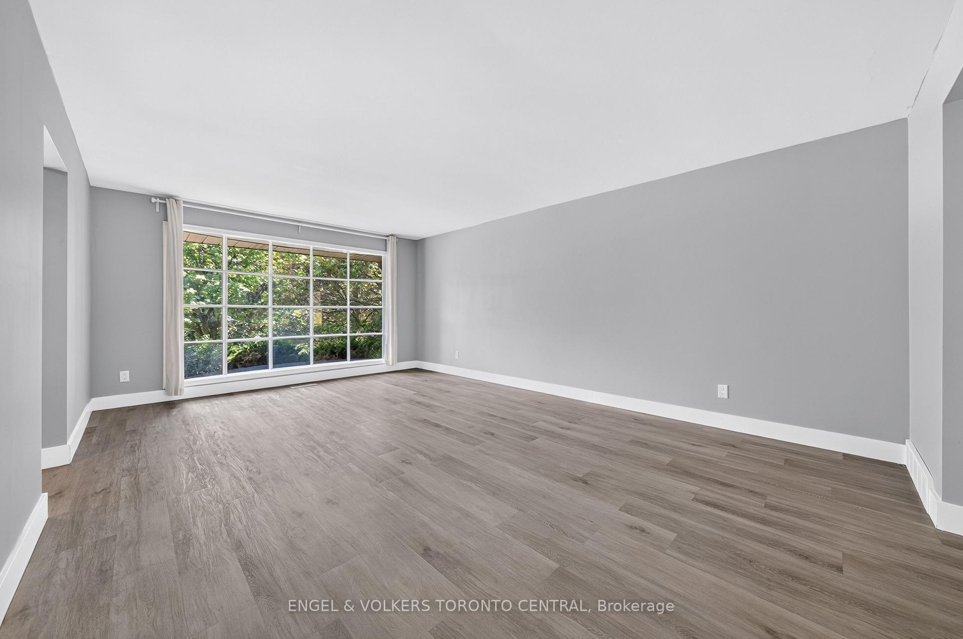 Photo 6 of 256 Shakespeare Drive, Waterloo, Beechwood — HOMEH