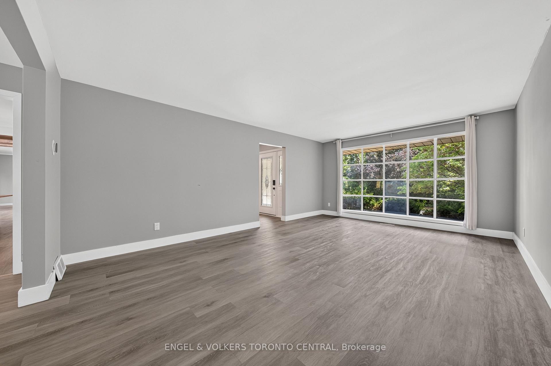 Photo 7 of 256 Shakespeare Drive, Waterloo, Beechwood — HOMEH