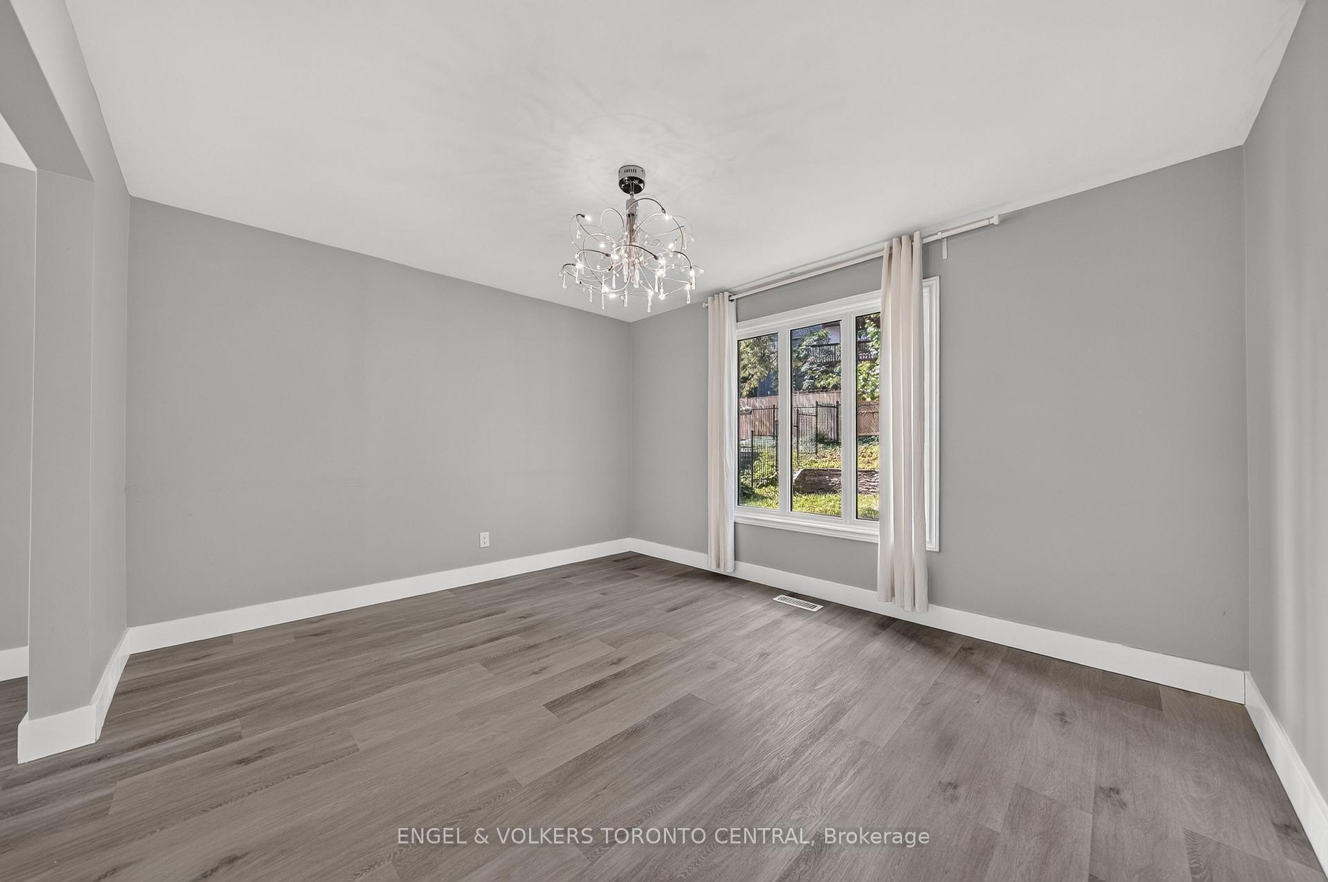 Photo 8 of 256 Shakespeare Drive, Waterloo, Beechwood — HOMEH
