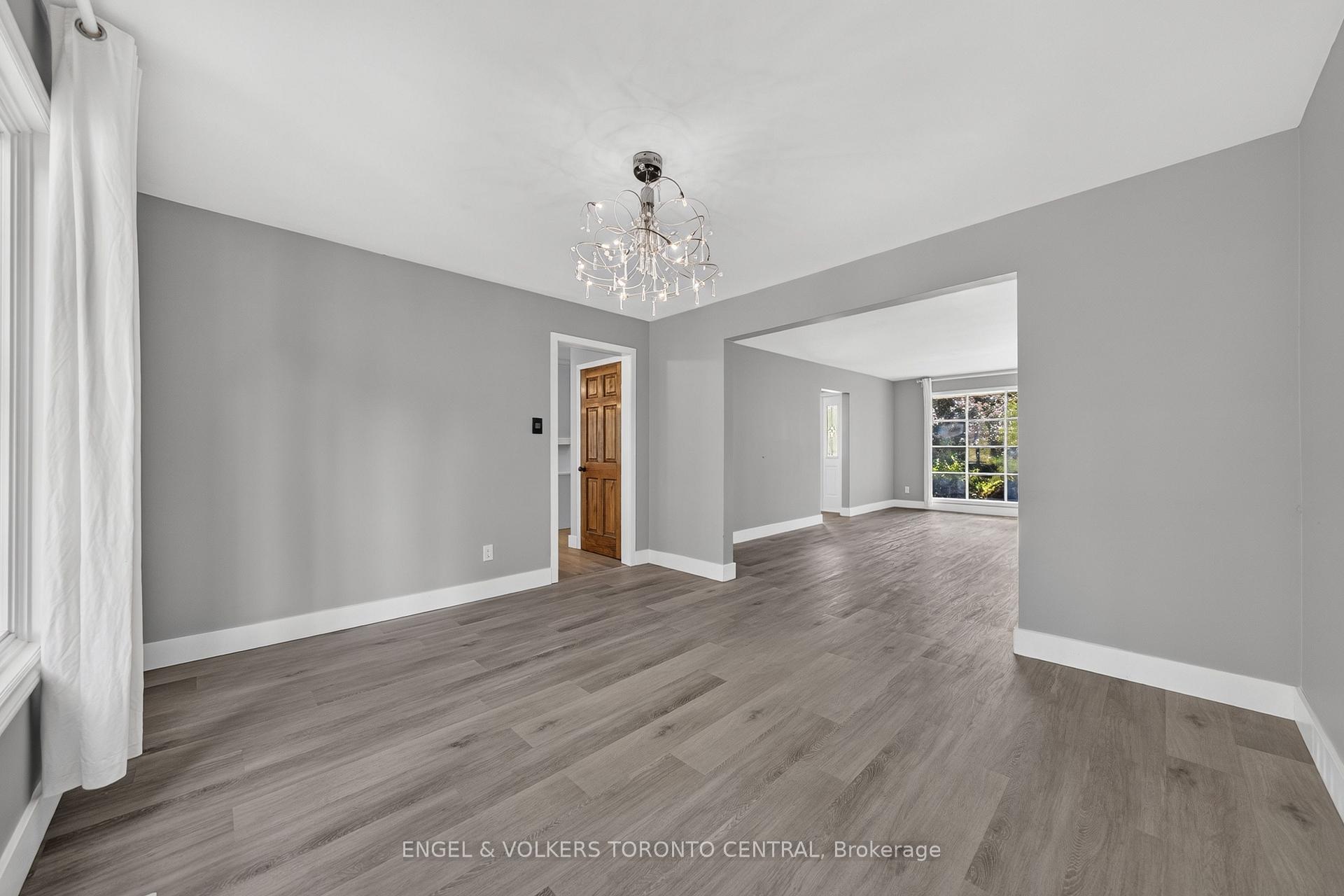 Photo 9 of 256 Shakespeare Drive, Waterloo, Beechwood — HOMEH