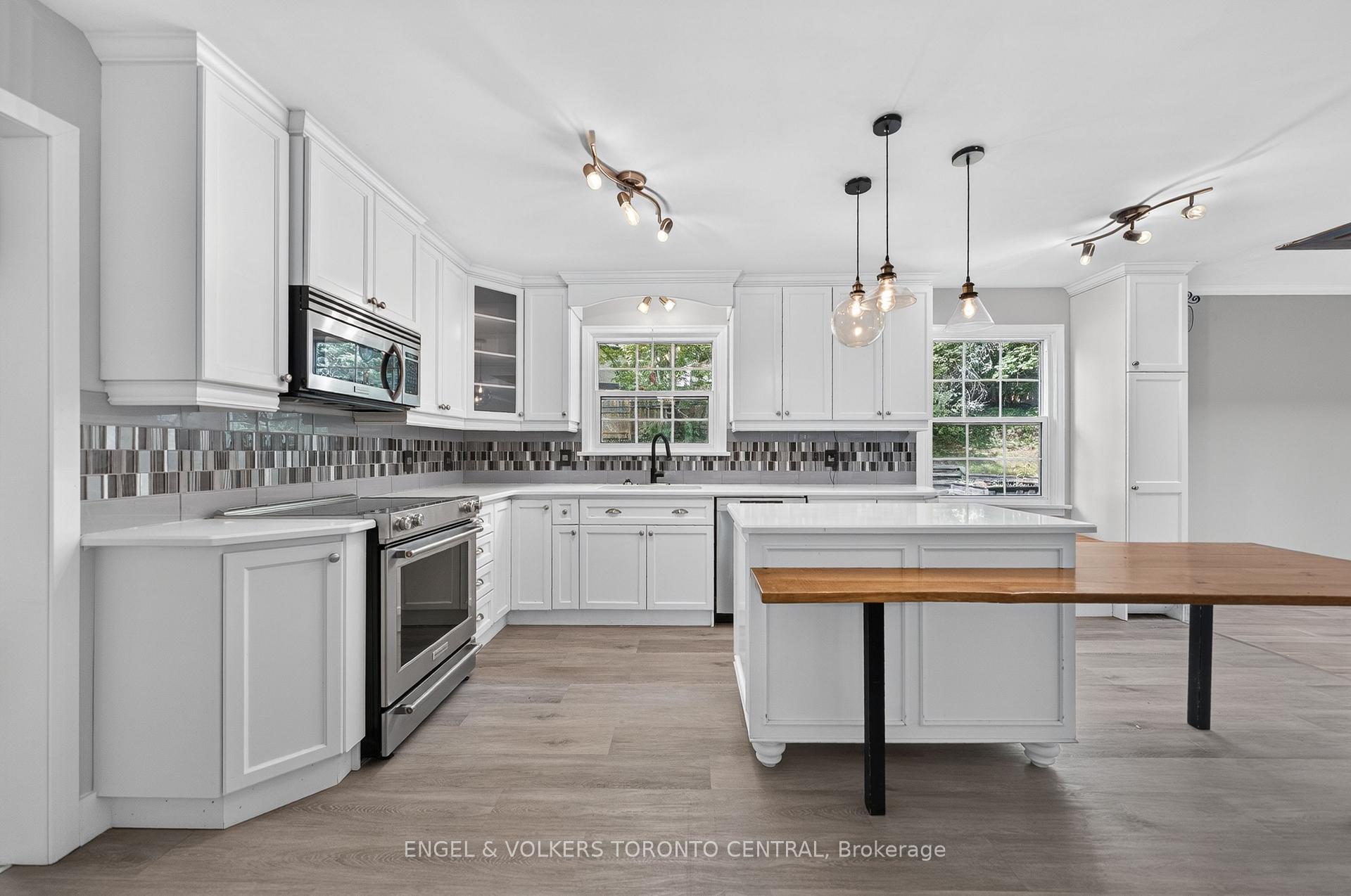 Photo 10 of 256 Shakespeare Drive, Waterloo, Beechwood — HOMEH
