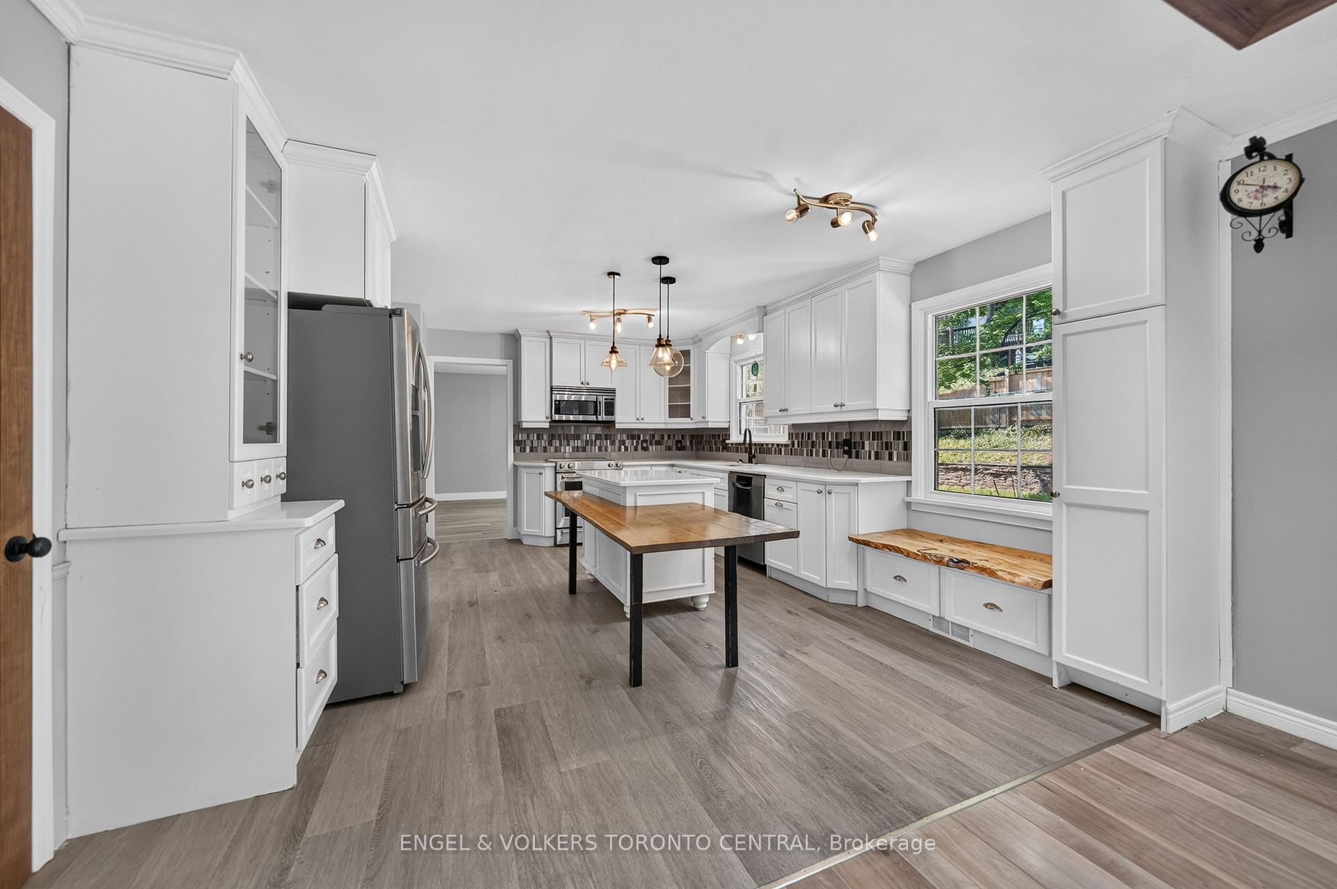 Photo 11 of 256 Shakespeare Drive, Waterloo, Beechwood — HOMEH