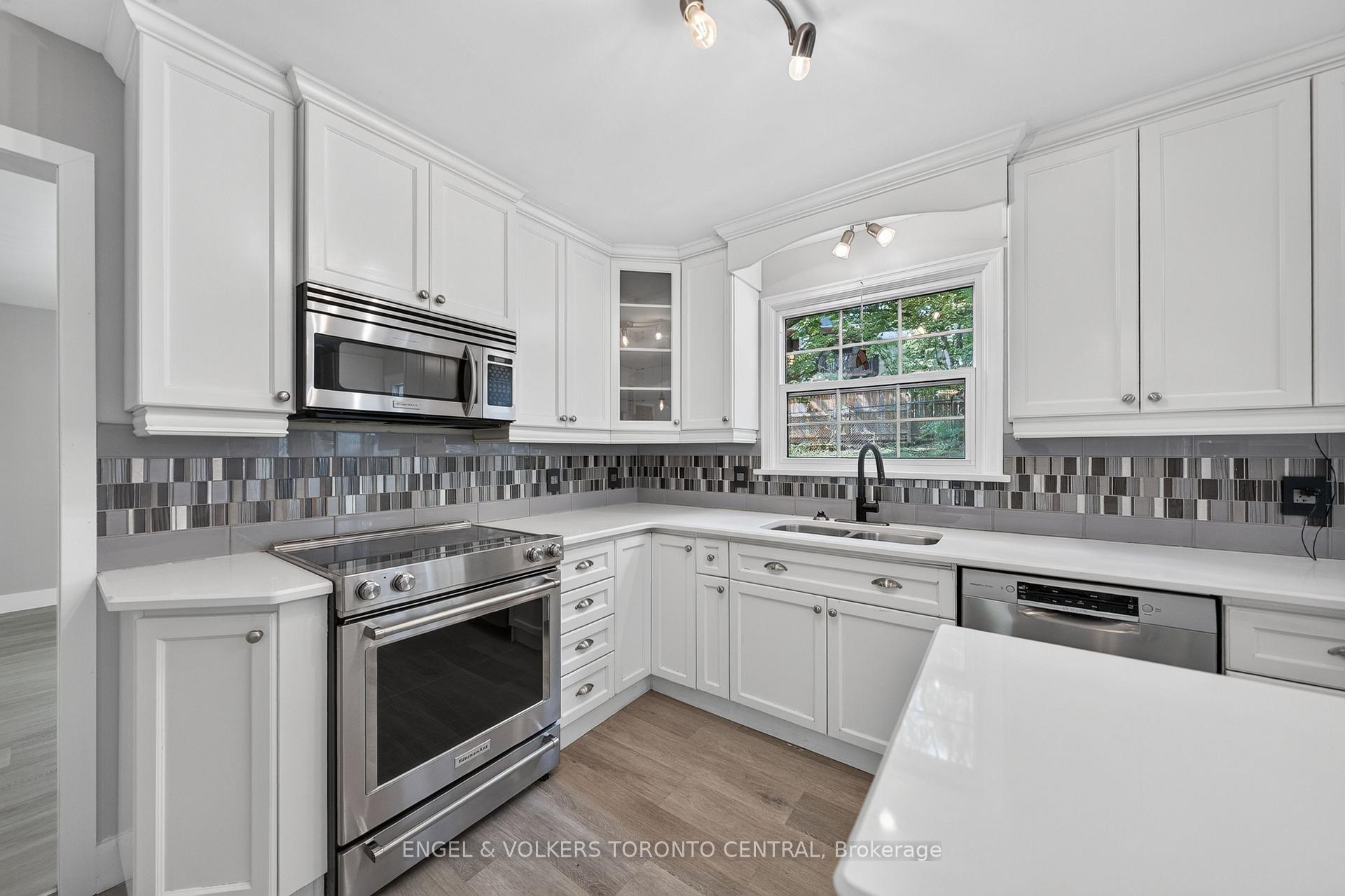 Photo 13 of 256 Shakespeare Drive, Waterloo, Beechwood — HOMEH