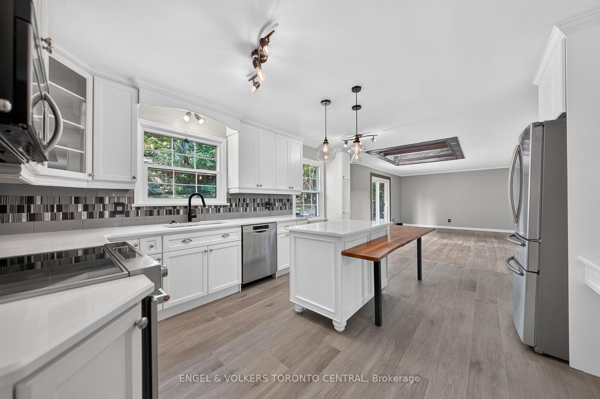 Photo 14 of 256 Shakespeare Drive, Waterloo, Beechwood — HOMEH