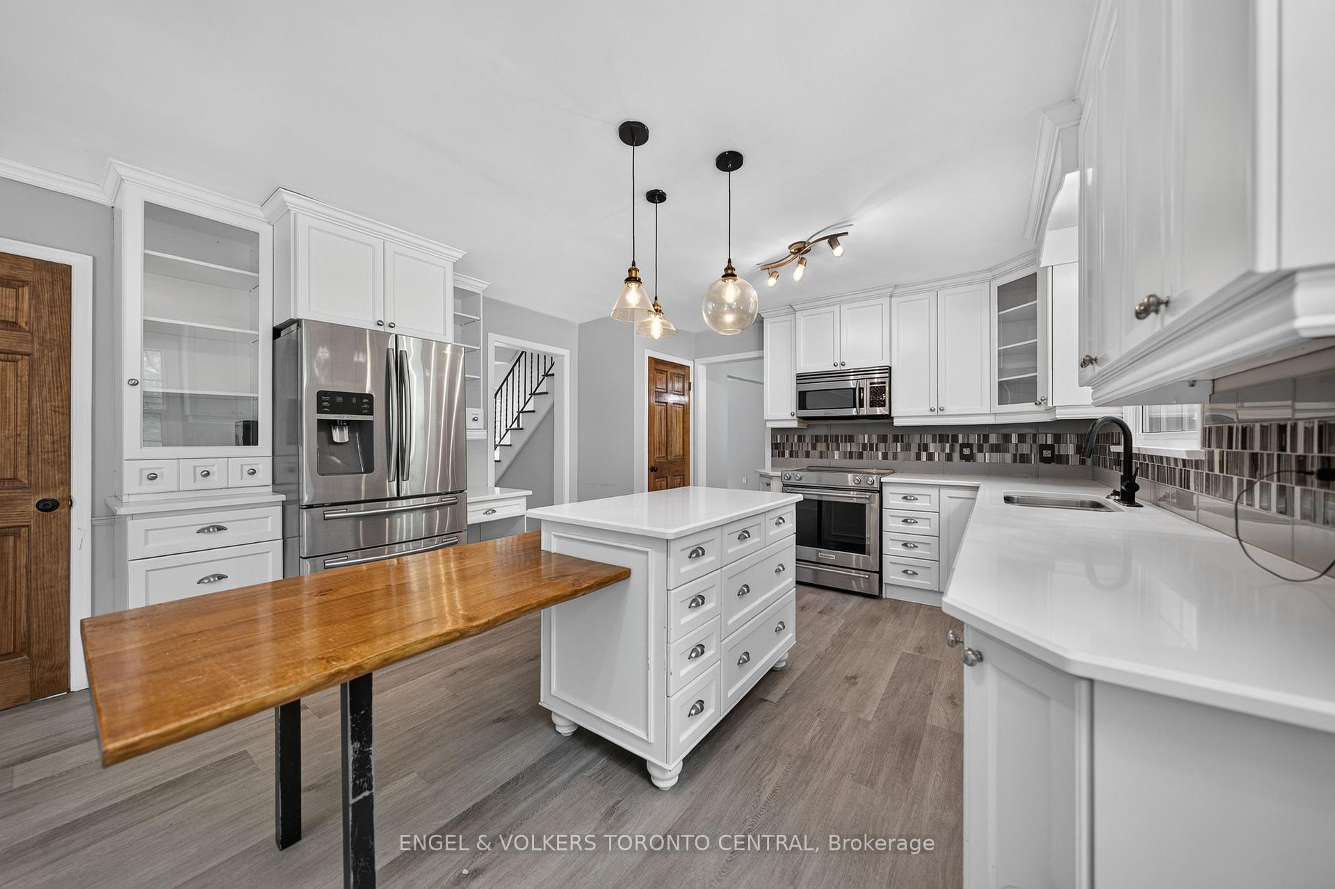 Photo 15 of 256 Shakespeare Drive, Waterloo, Beechwood — HOMEH