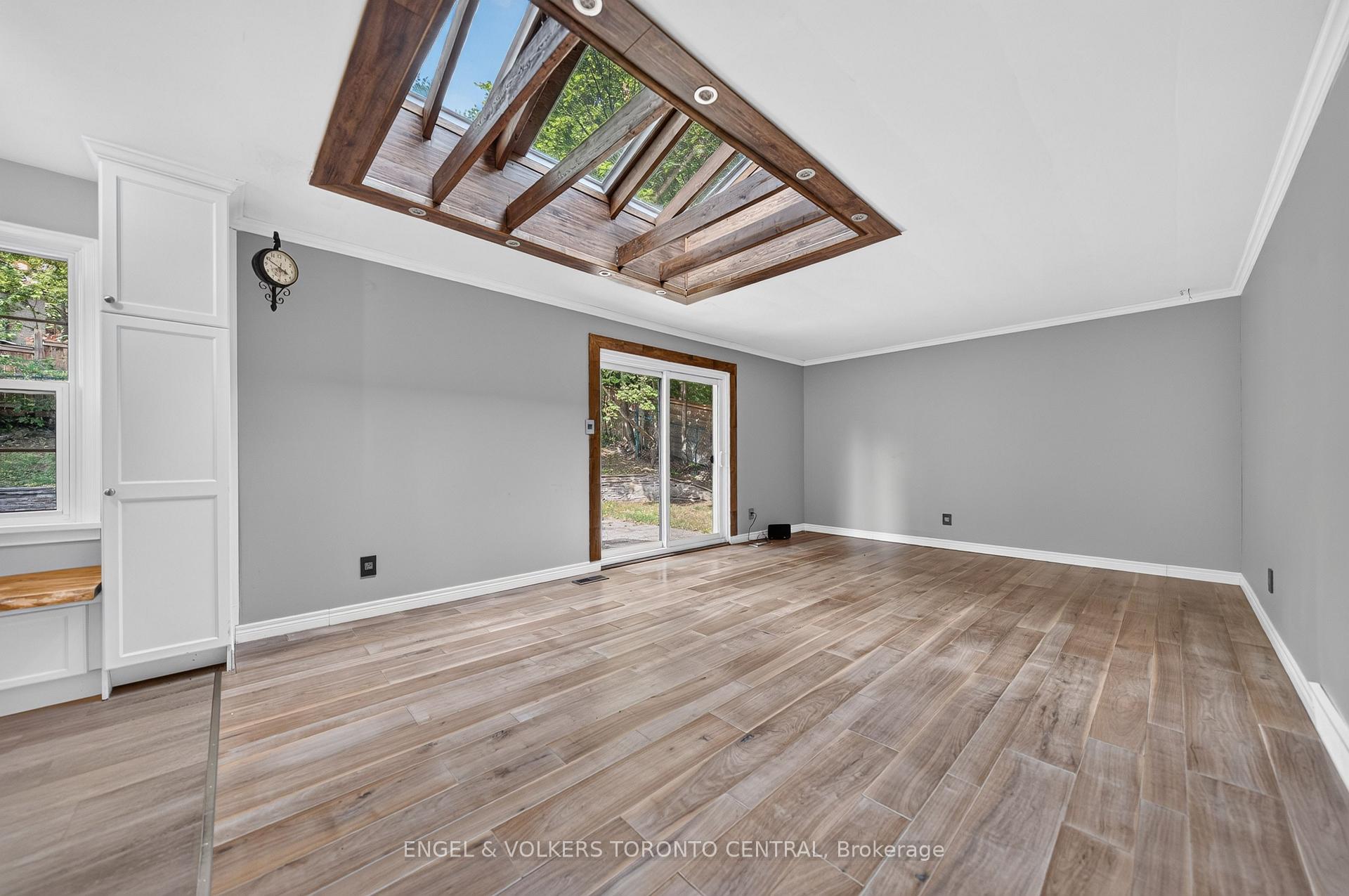 Photo 16 of 256 Shakespeare Drive, Waterloo, Beechwood — HOMEH