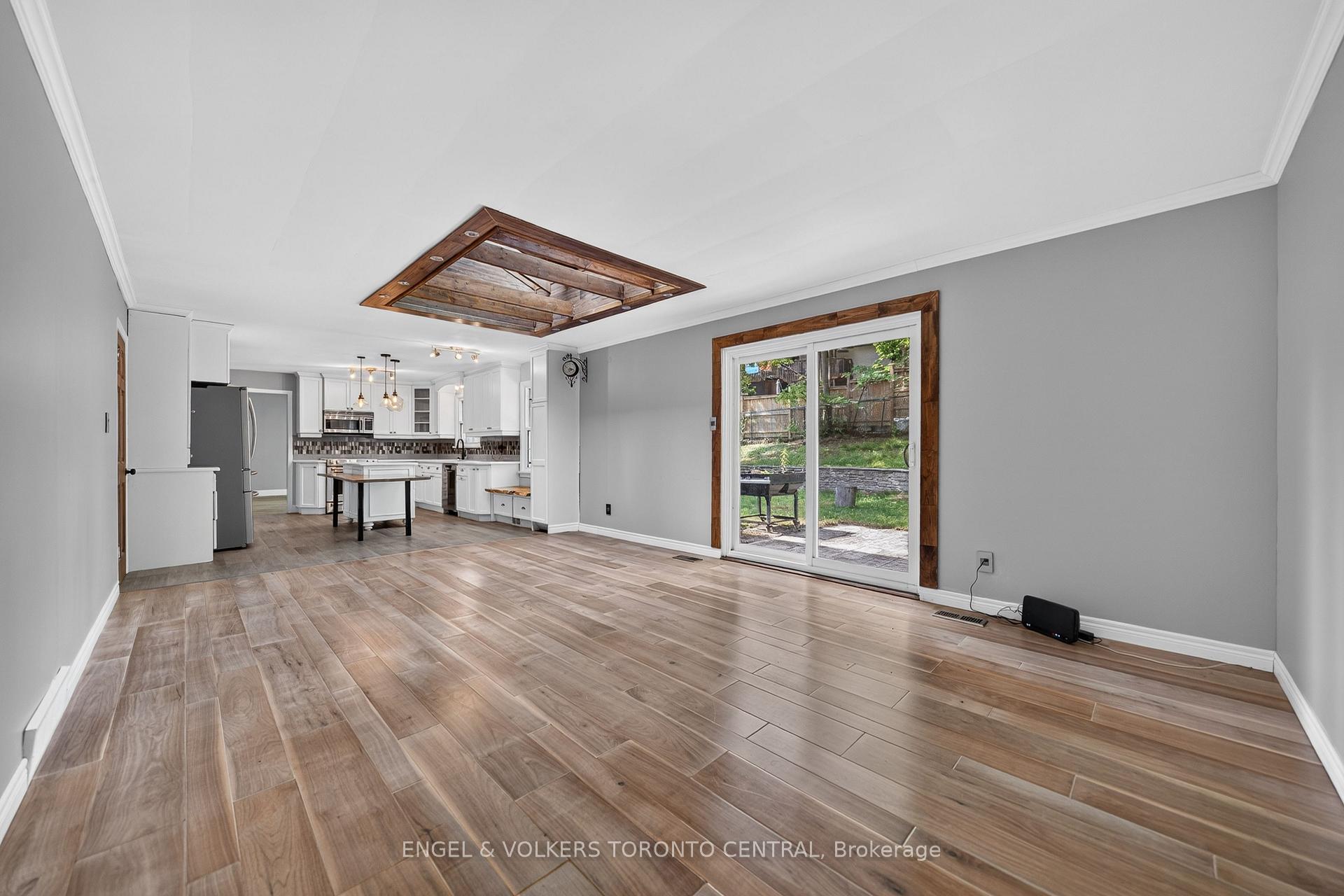 Photo 18 of 256 Shakespeare Drive, Waterloo, Beechwood — HOMEH