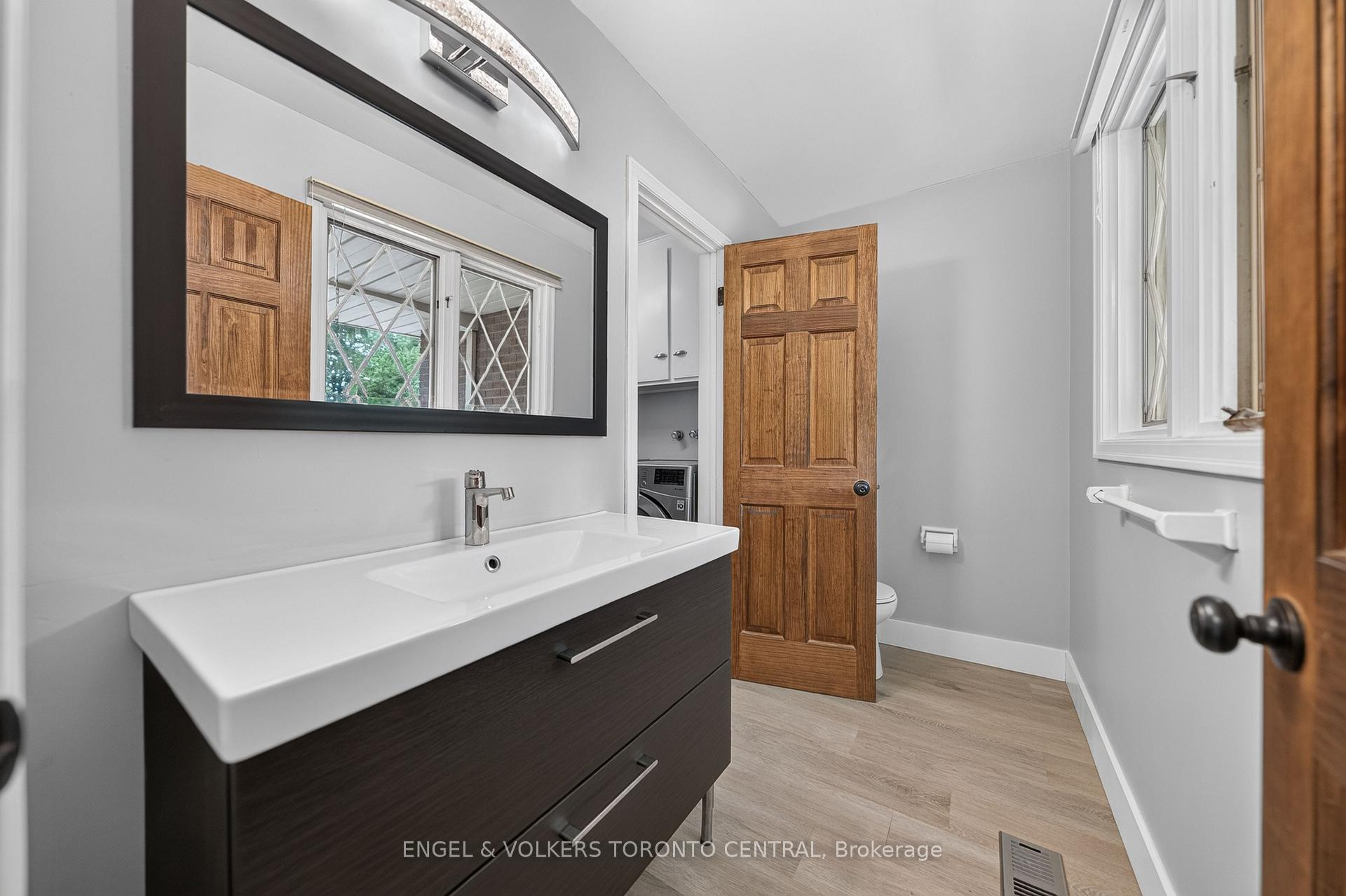 Photo 19 of 256 Shakespeare Drive, Waterloo, Beechwood — HOMEH