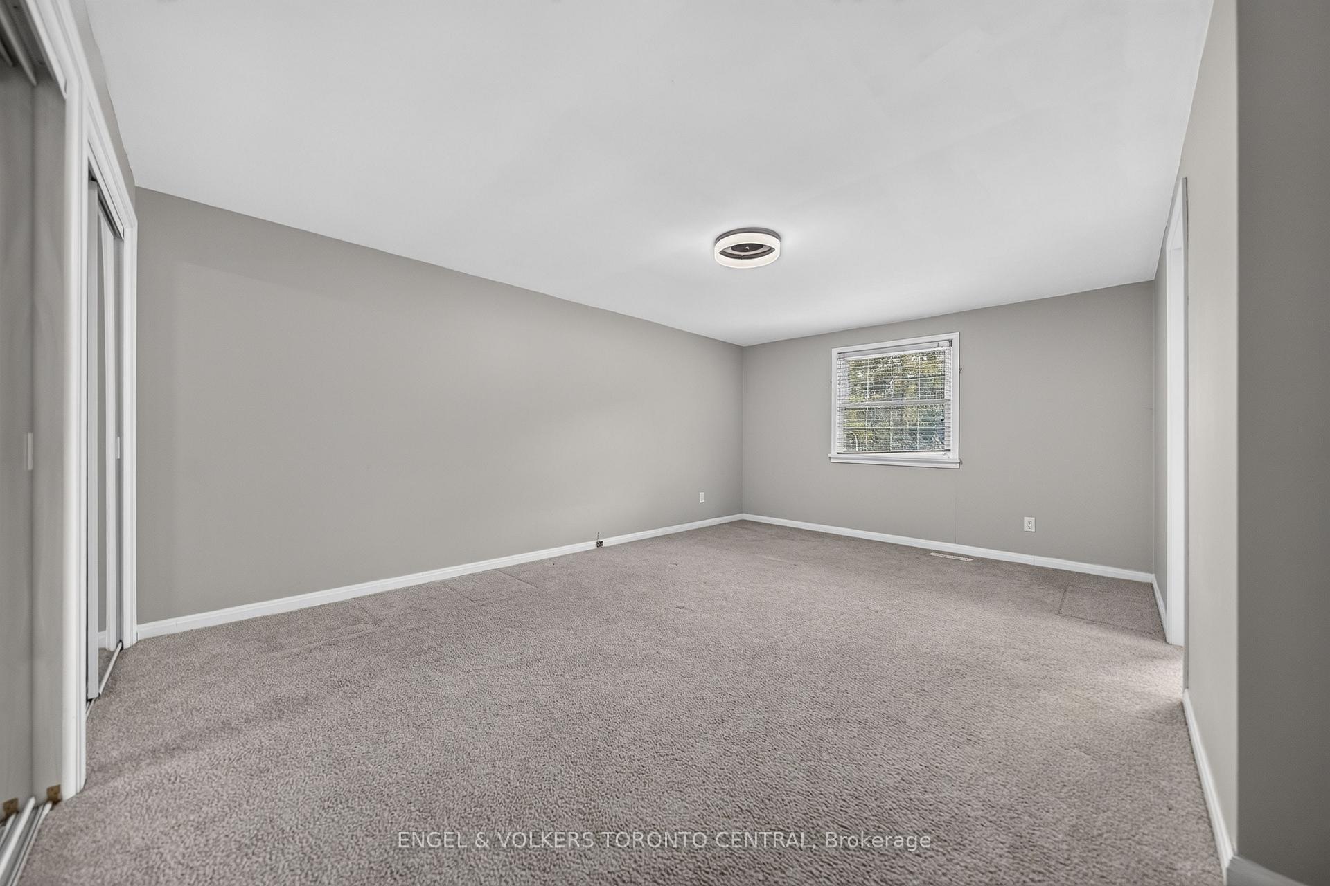 Photo 23 of 256 Shakespeare Drive, Waterloo, Beechwood — HOMEH