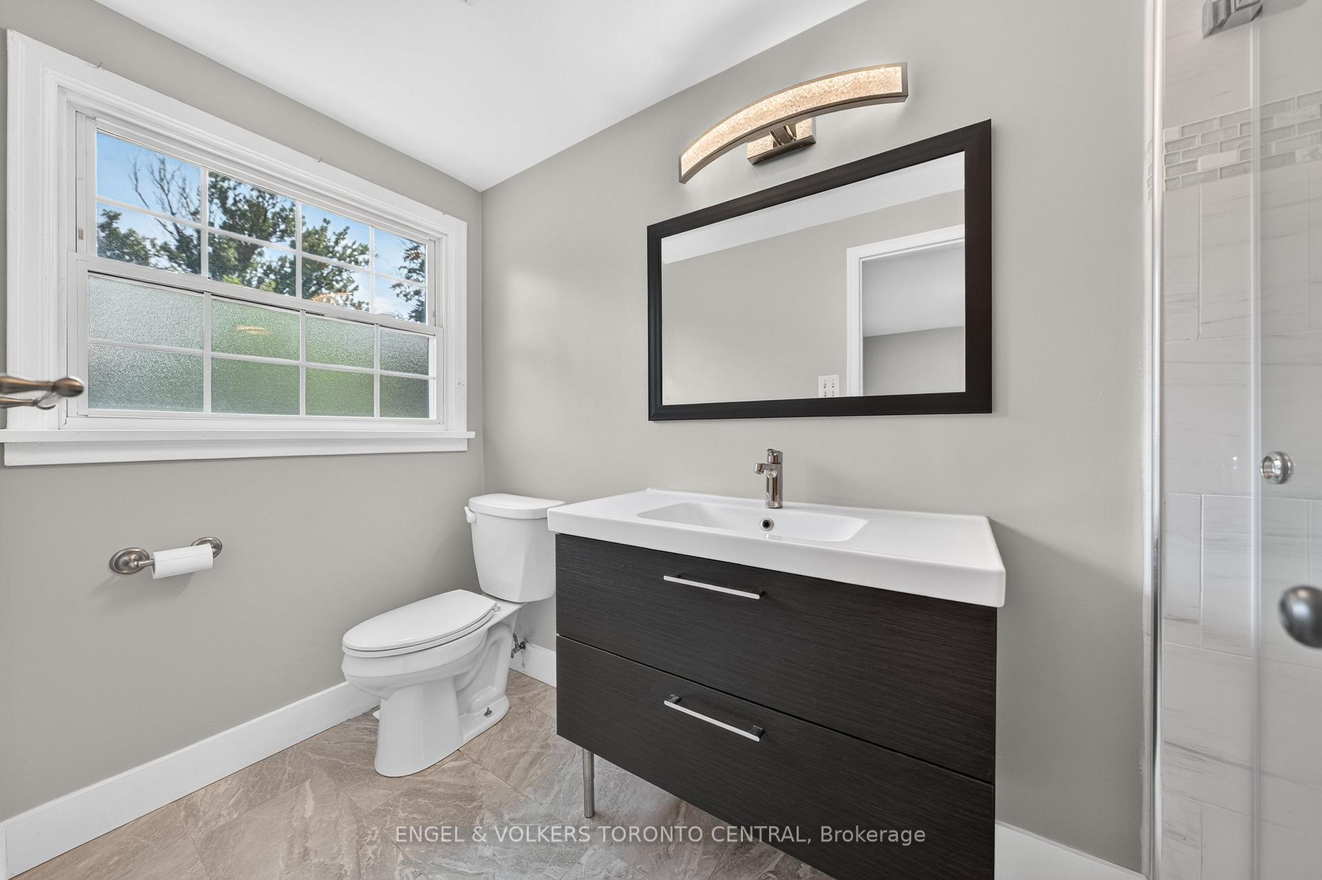 Photo 25 of 256 Shakespeare Drive, Waterloo, Beechwood — HOMEH