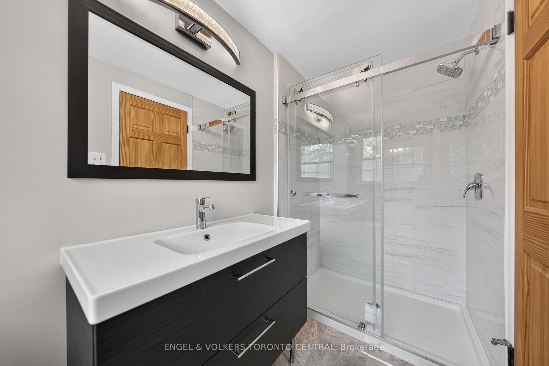 Photo 26 of 256 Shakespeare Drive, Waterloo, Beechwood — HOMEH