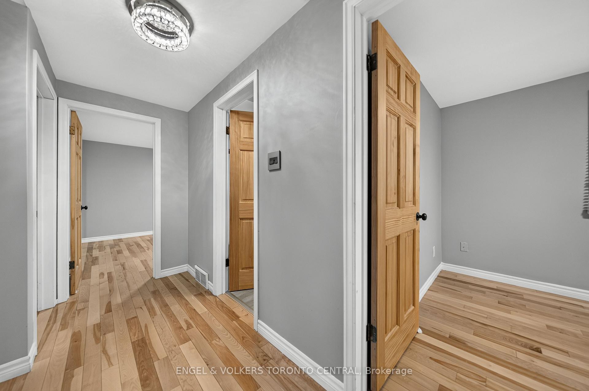 Photo 27 of 256 Shakespeare Drive, Waterloo, Beechwood — HOMEH