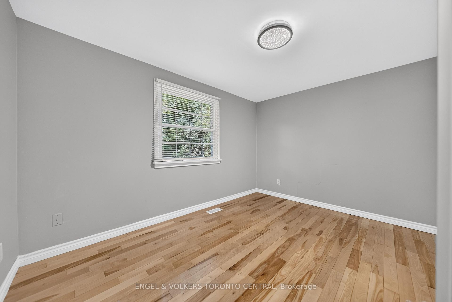 Photo 28 of 256 Shakespeare Drive, Waterloo, Beechwood — HOMEH