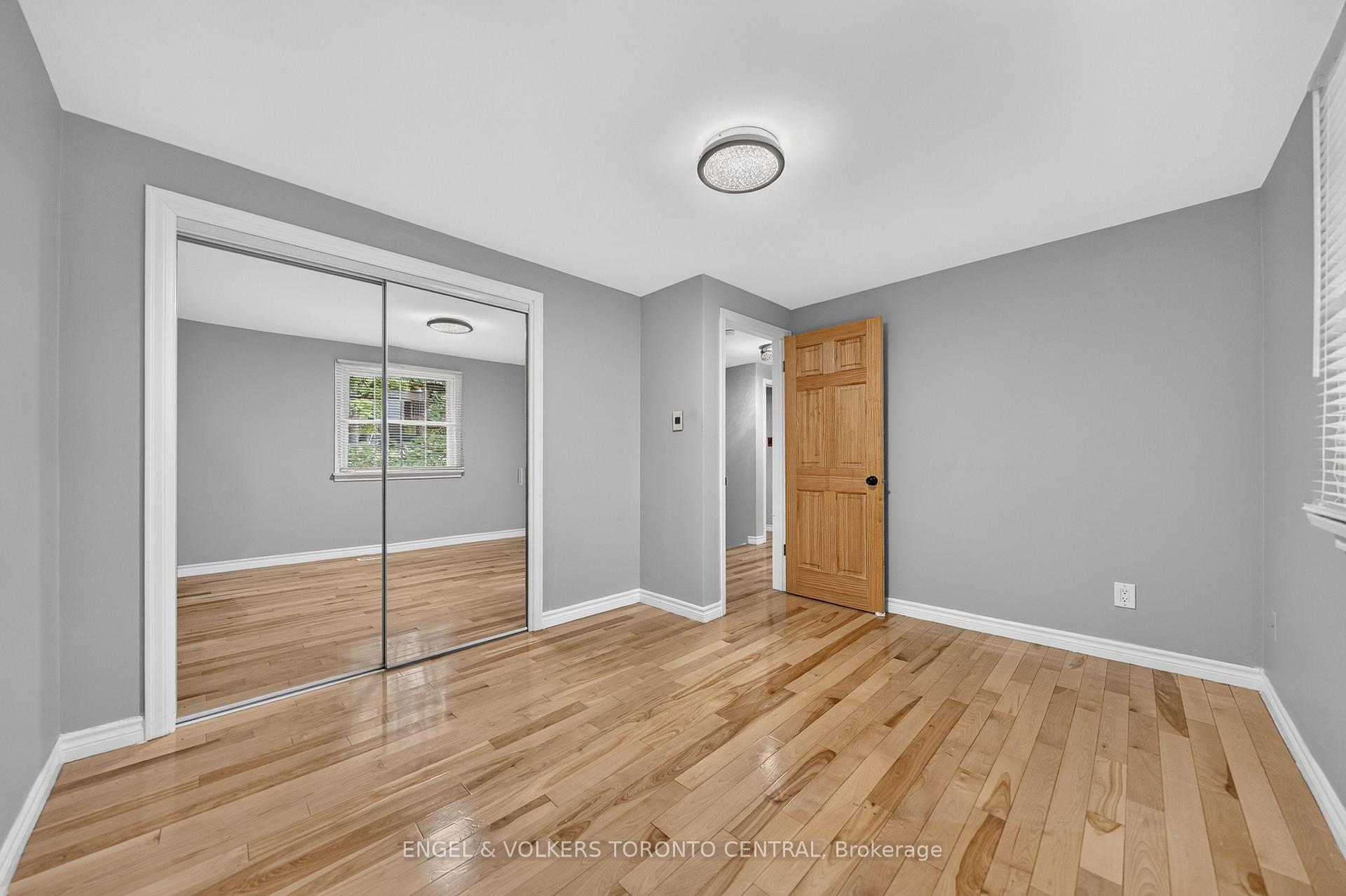 Photo 29 of 256 Shakespeare Drive, Waterloo, Beechwood — HOMEH