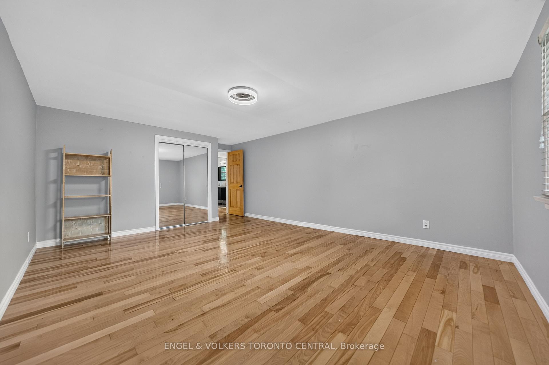 Photo 31 of 256 Shakespeare Drive, Waterloo, Beechwood — HOMEH