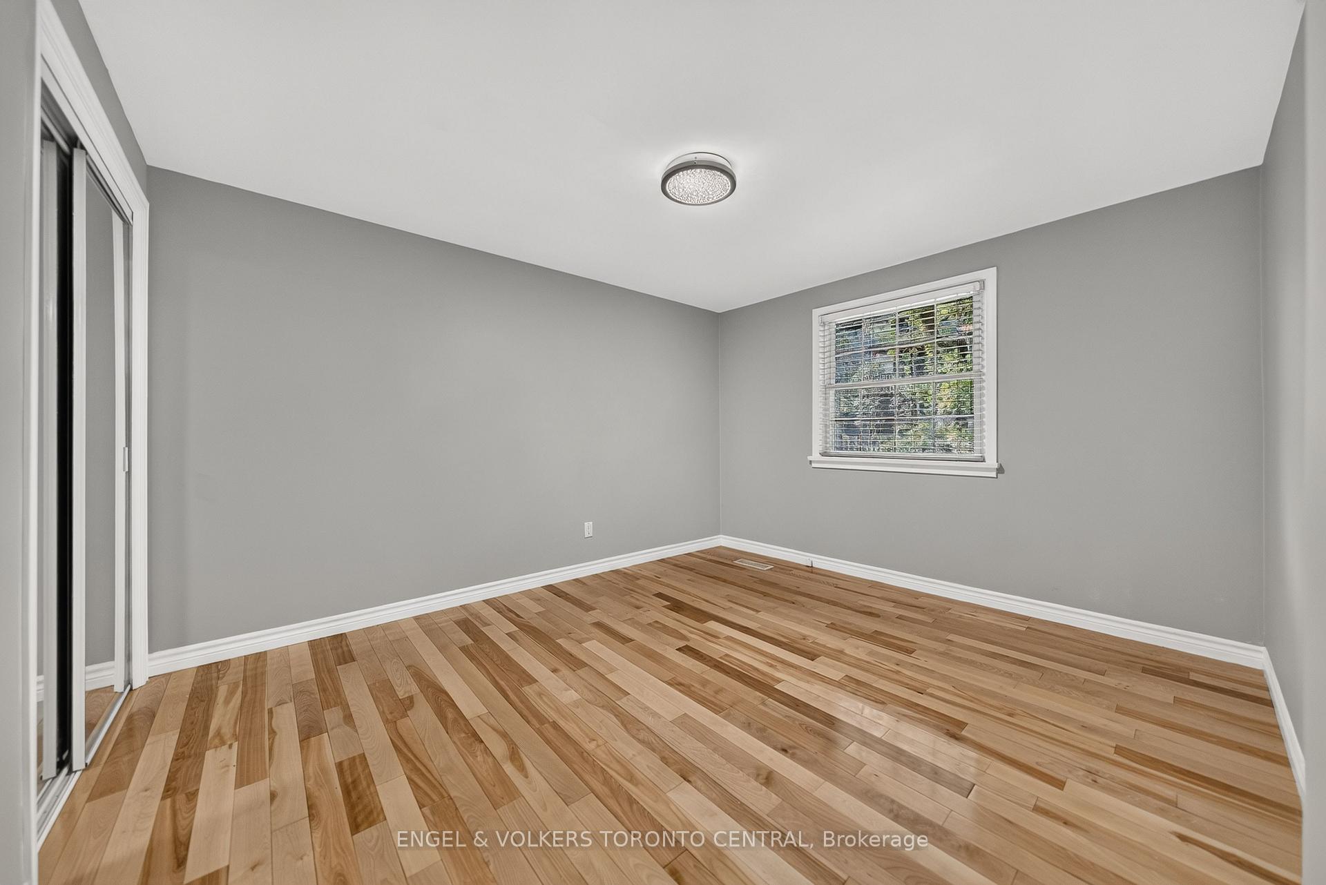 Photo 32 of 256 Shakespeare Drive, Waterloo, Beechwood — HOMEH